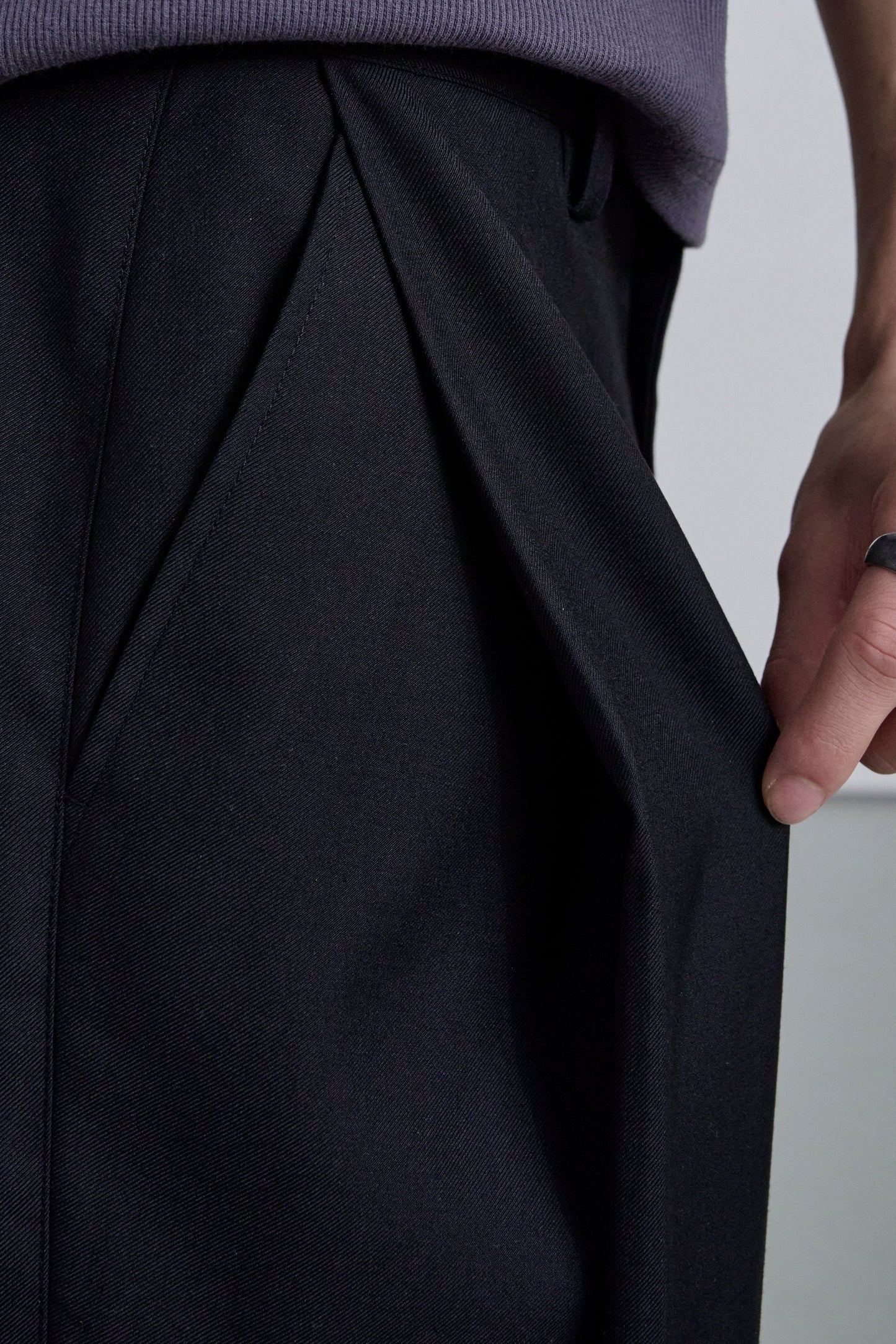 DEEP TUCK SLACKS / BLACK