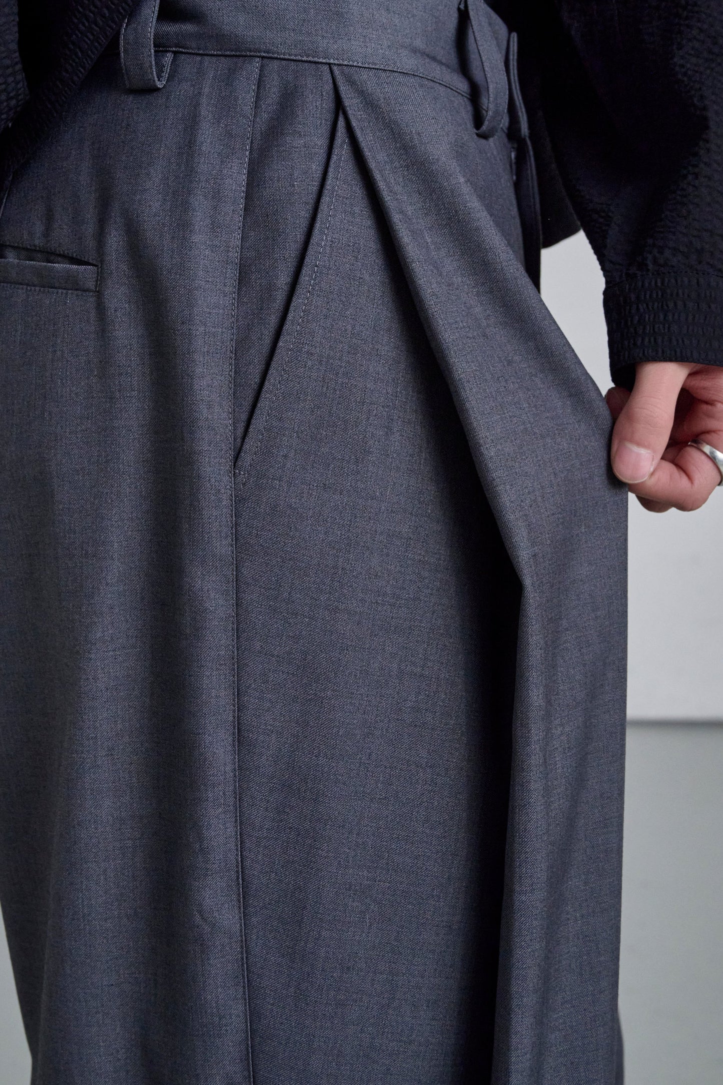 DEEP TUCK SLACKS / GRAY