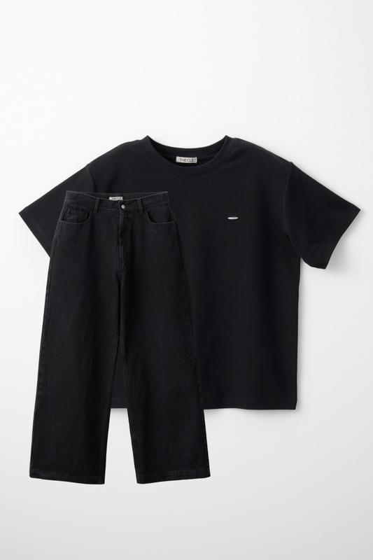 TIGHT T-SHIRTS BLACK × CORE STRAIGHT DENIM