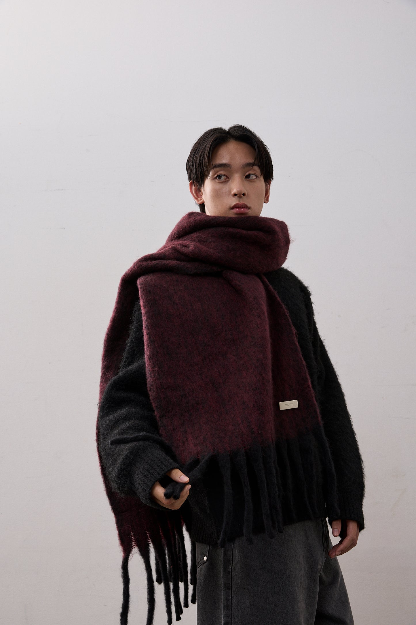 SIGNATURE MUFFLER / BLACK × RED