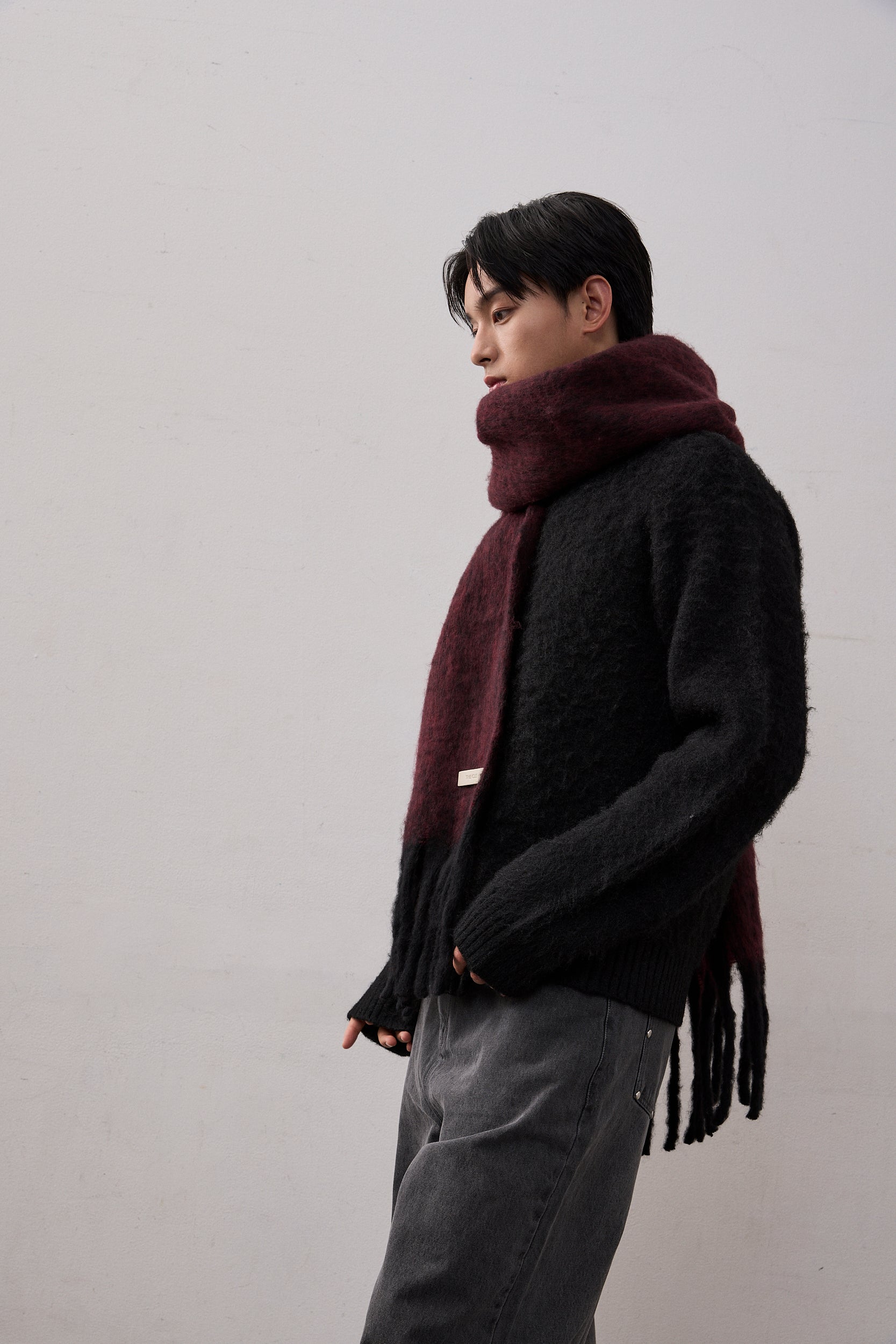 カ*シ様 CHANEL 赤黒 ロゴ入り マフラー SIGNATURE MUFFLER / BLACK × RED – THE CLE