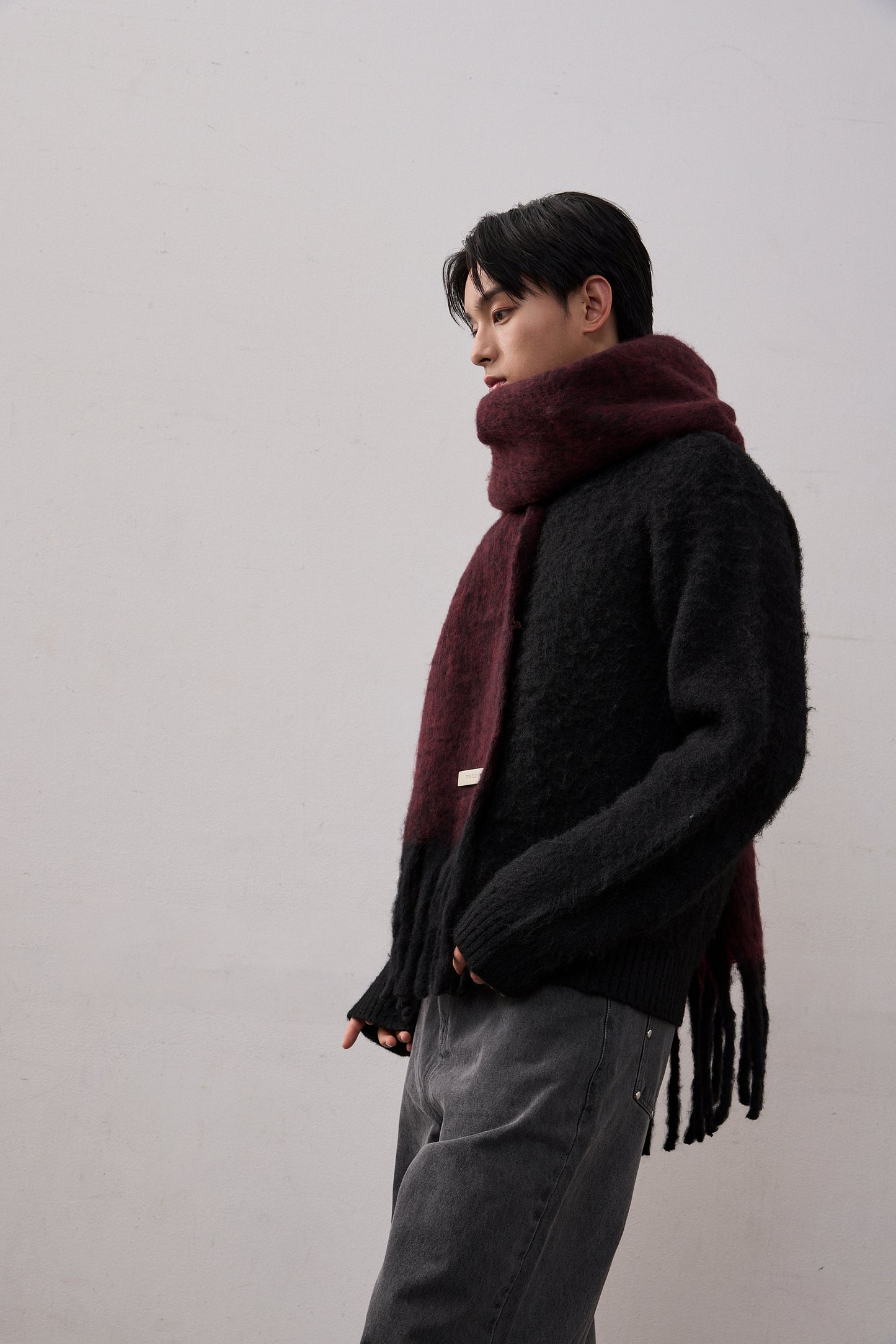 SIGNATURE MUFFLER / BLACK × RED