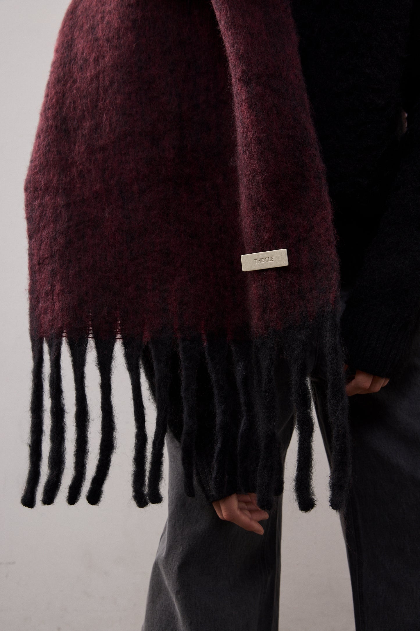 SIGNATURE MUFFLER / BLACK × RED