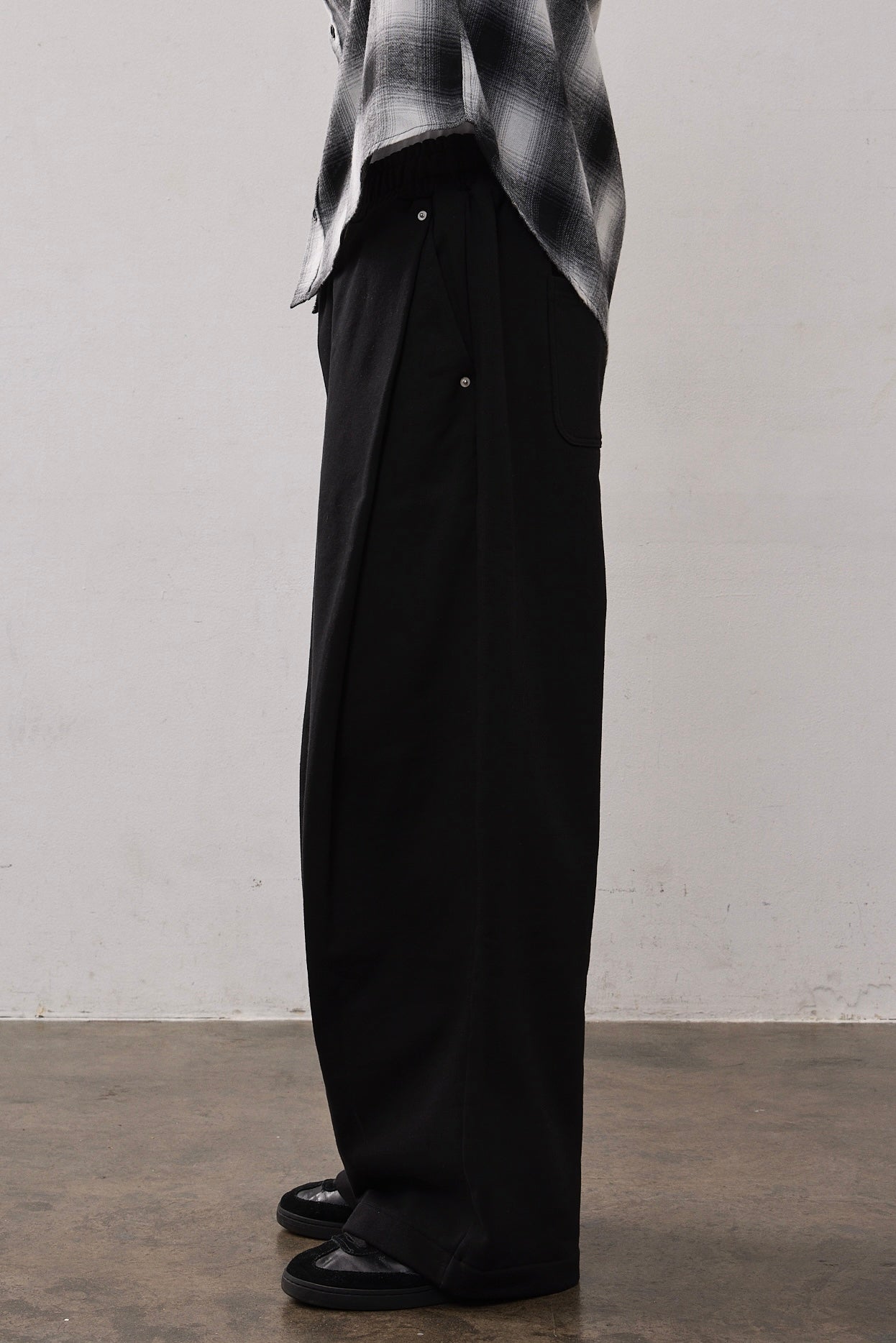 DEEP TUCK SWEAT PANTS / BLACK – THE CLE