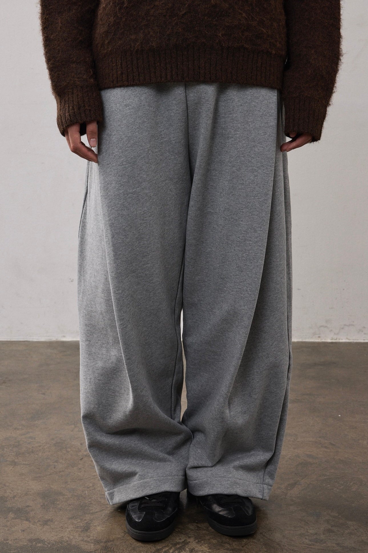 DEEP TUCK SWEAT PANTS / GRAY