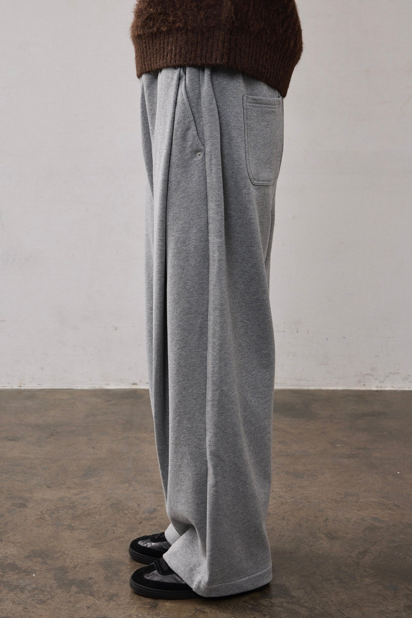 DEEP TUCK SWEAT PANTS / GRAY