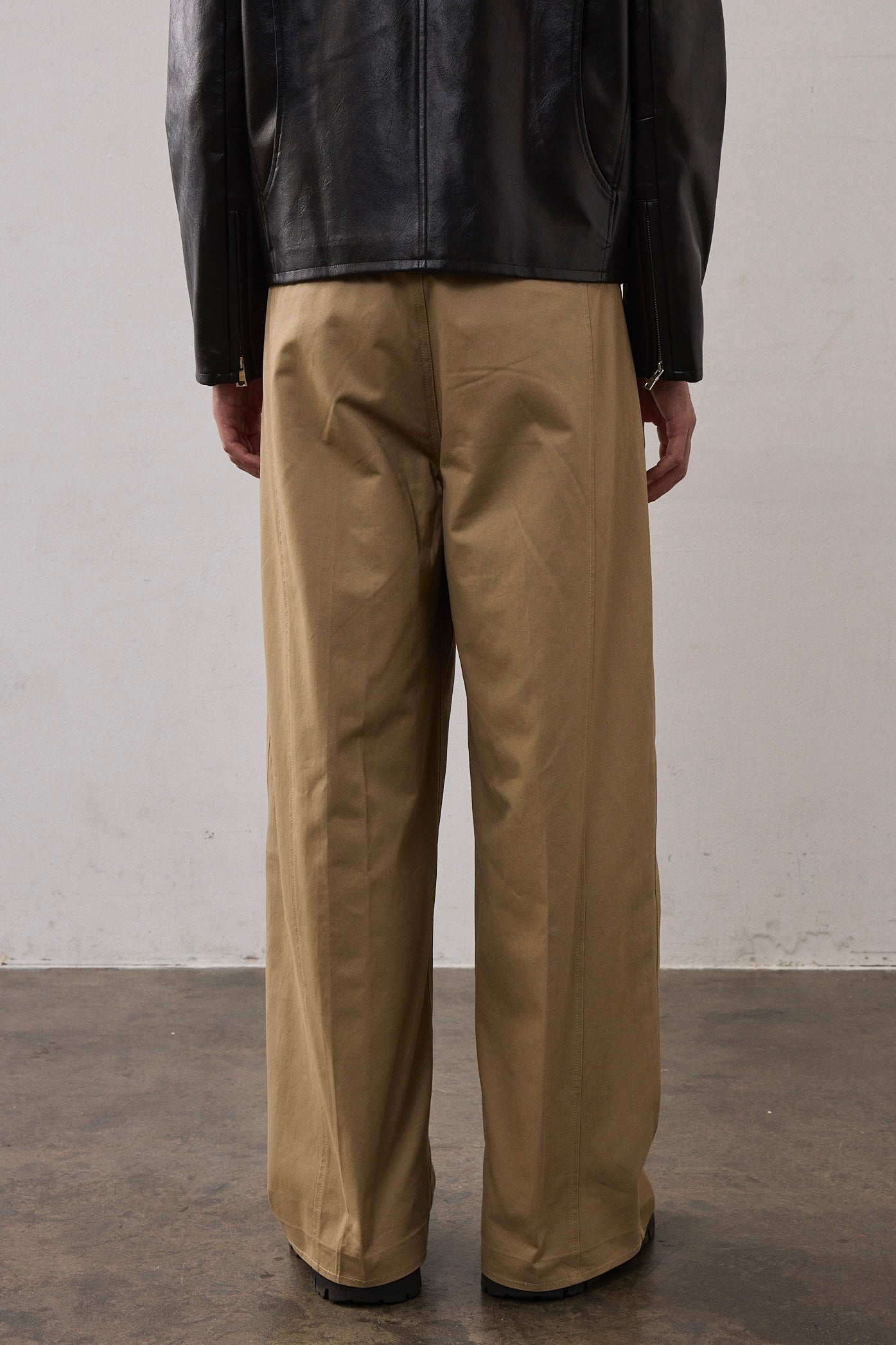 TWO TUCK COTTON WIDE PANTS / BEIGE – THE CLE