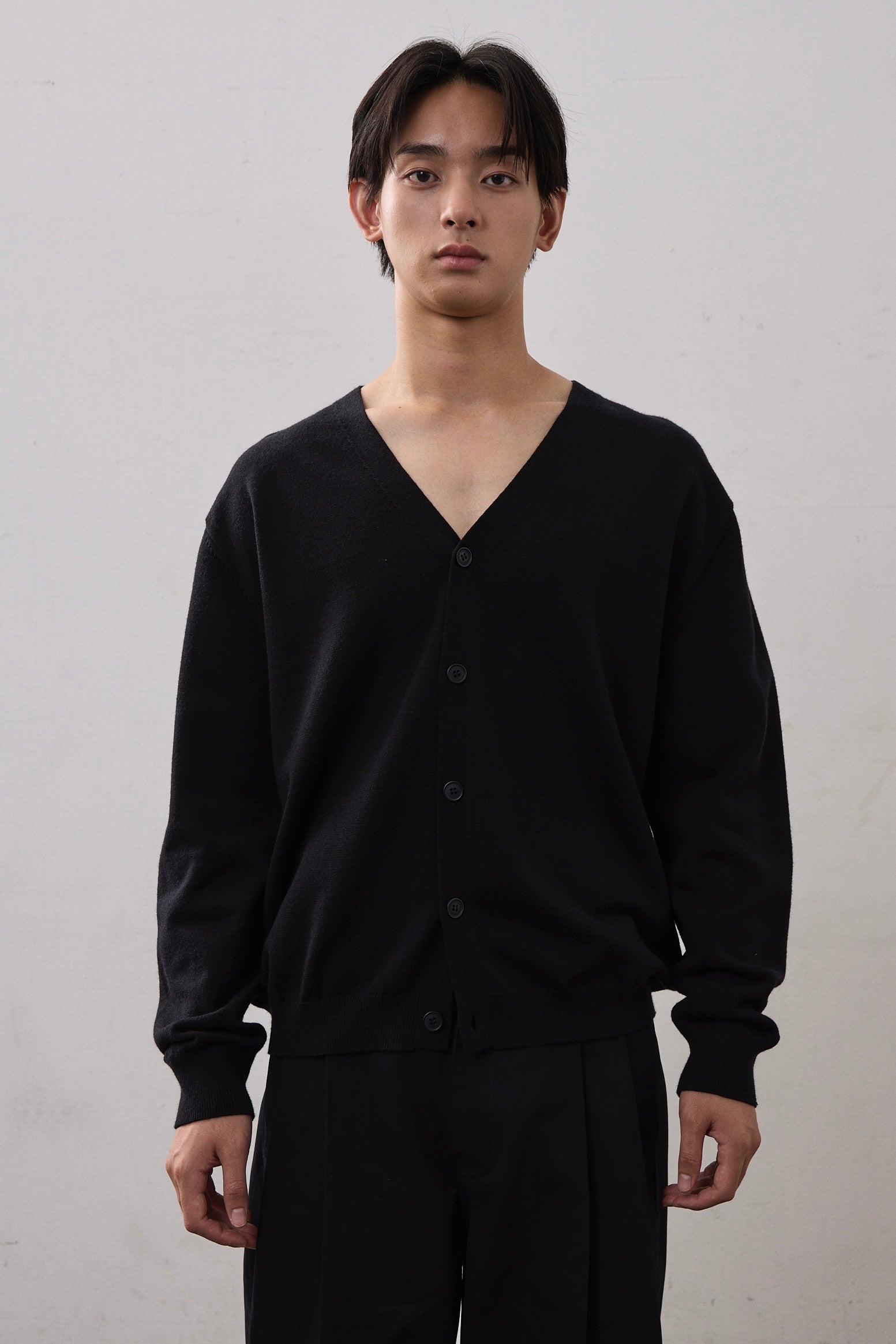 トップス THE CLE V-NECK CARDIGAN BLACK V-NECK CARDIGAN – THE CLE