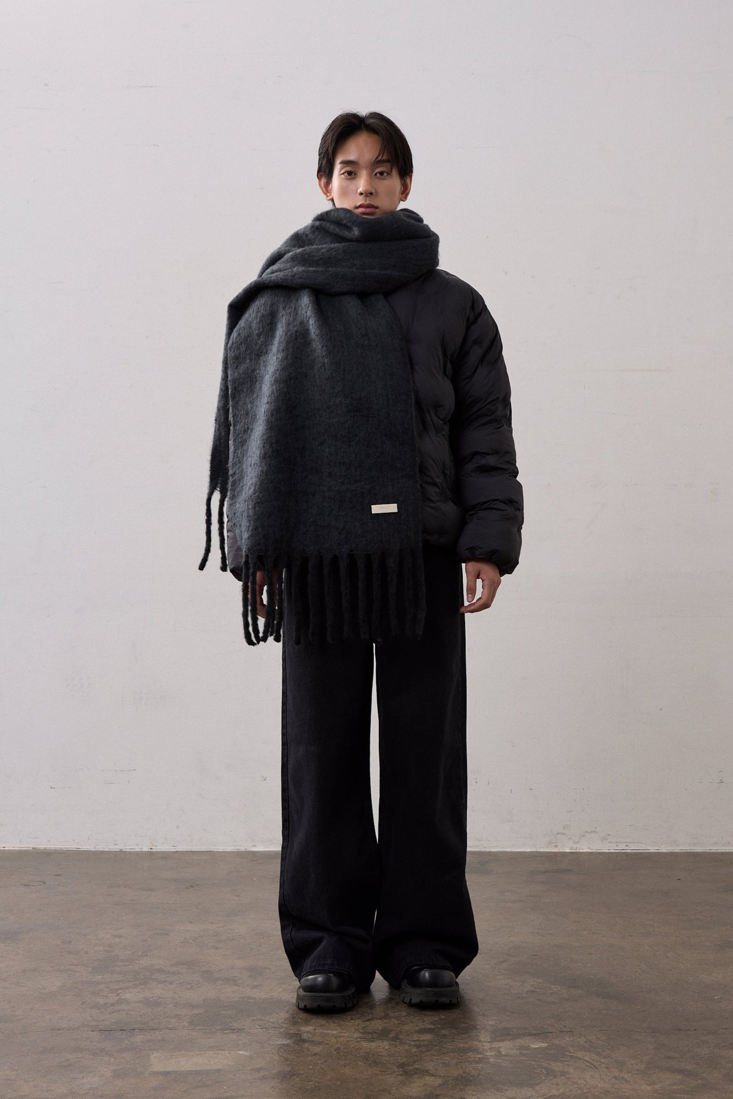 SIGNATURE MUFFLER / GRAY × BLACK