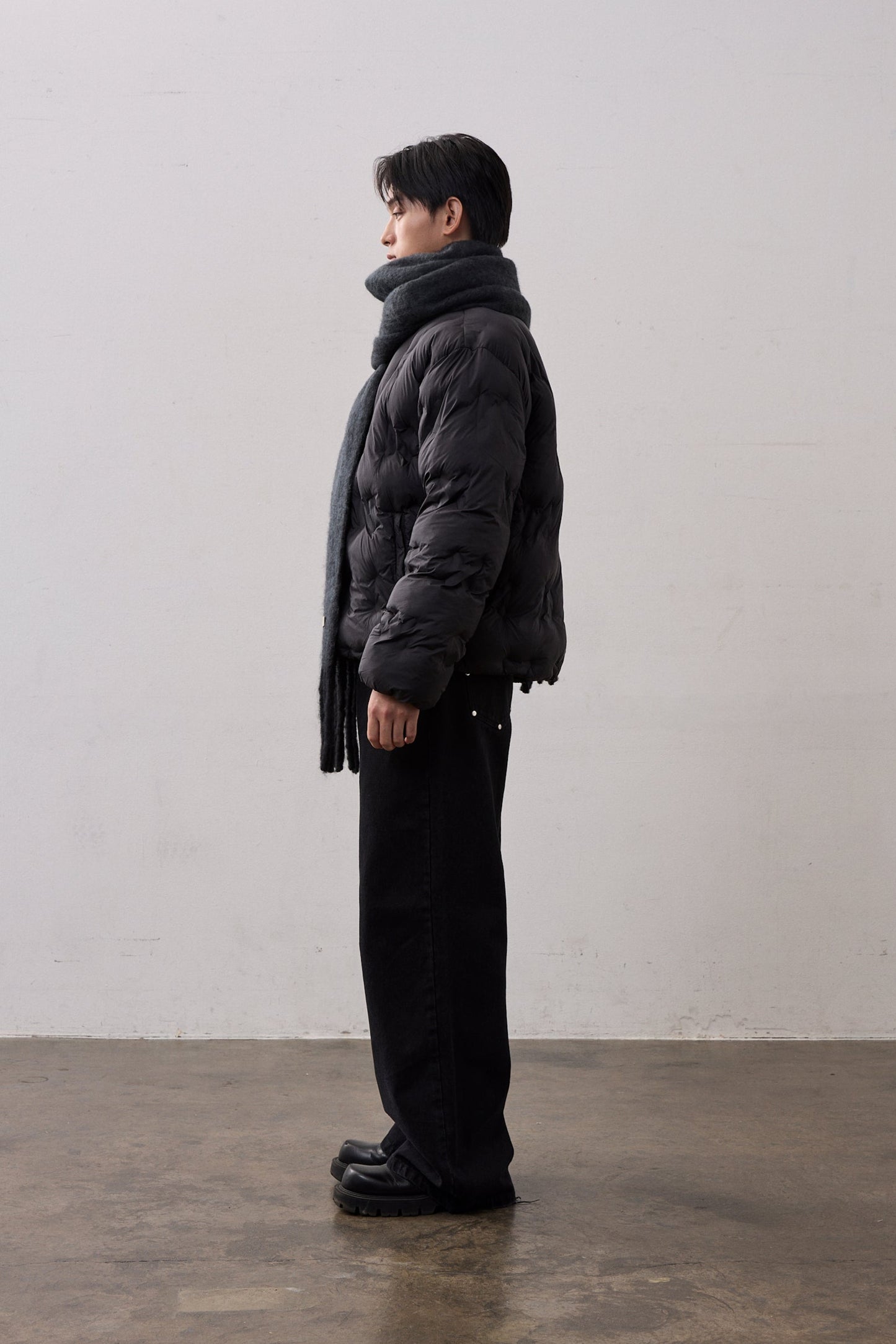 SIGNATURE MUFFLER / GRAY × BLACK