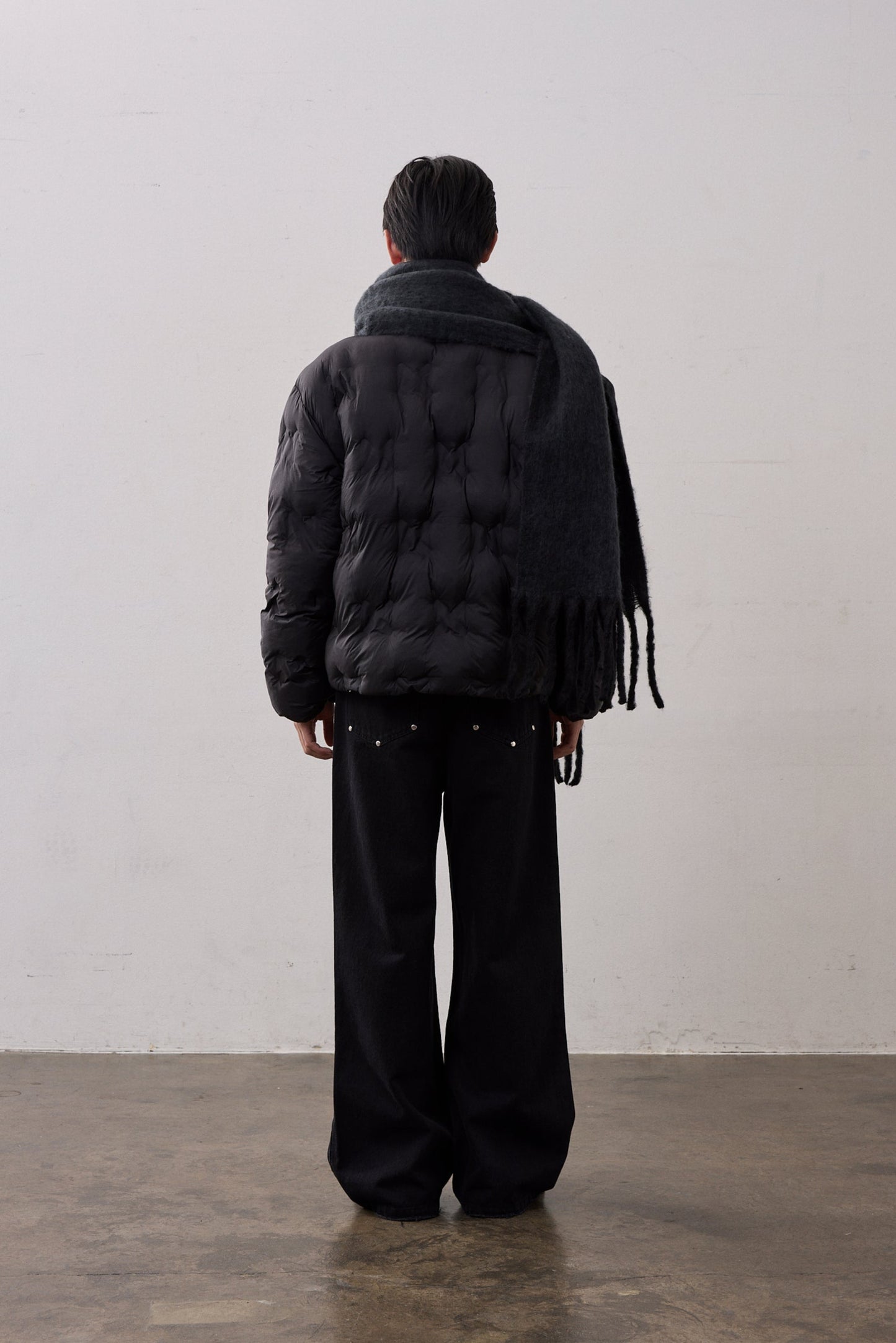 SIGNATURE MUFFLER / GRAY × BLACK