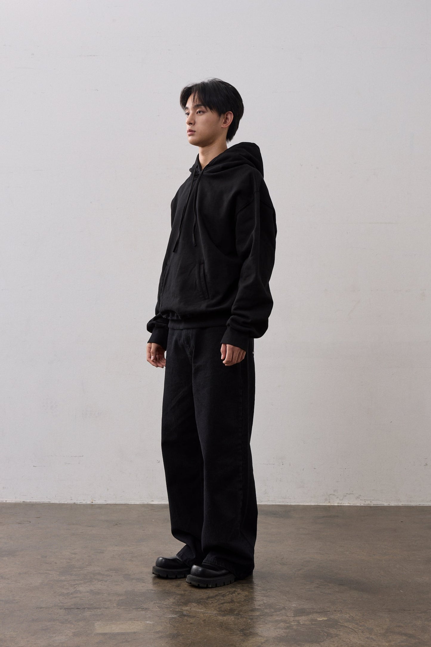 BACK LOGO SWEAT HOODIE / BLACK