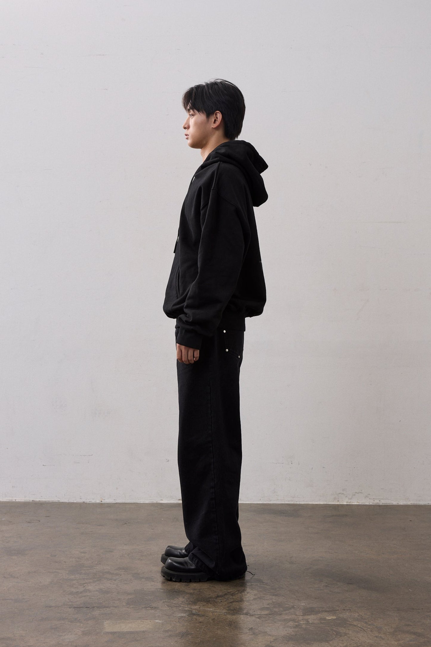 BACK LOGO SWEAT HOODIE / BLACK