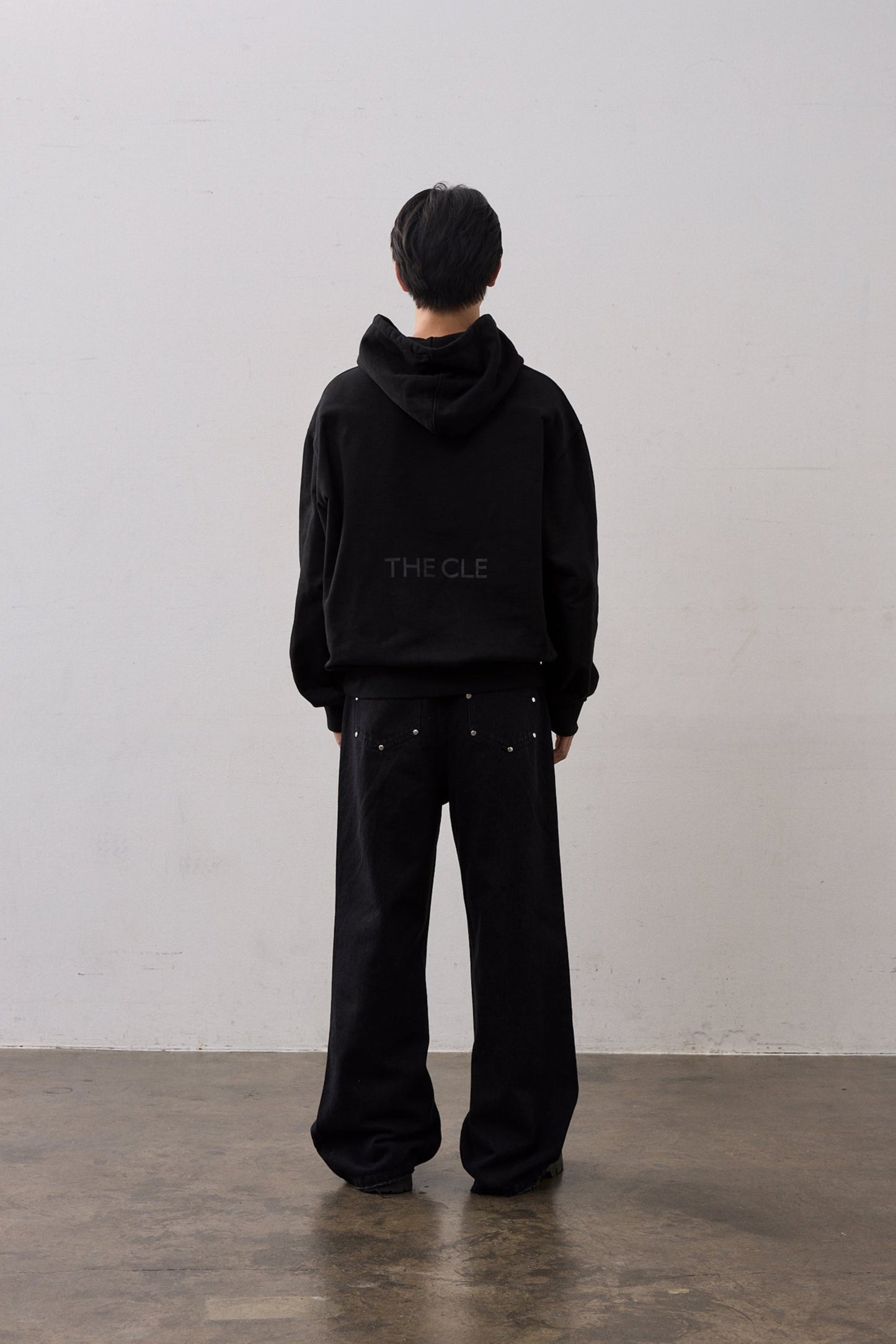 BACK LOGO SWEAT HOODIE / BLACK