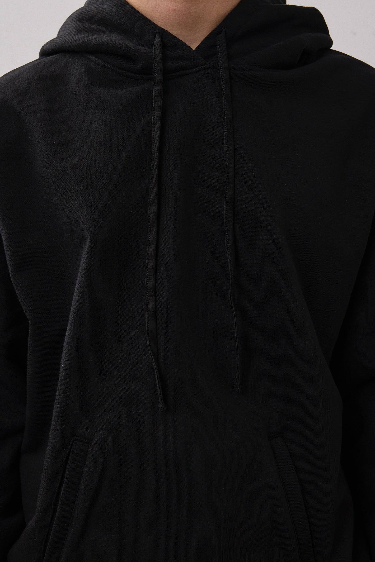 BACK LOGO SWEAT HOODIE / BLACK