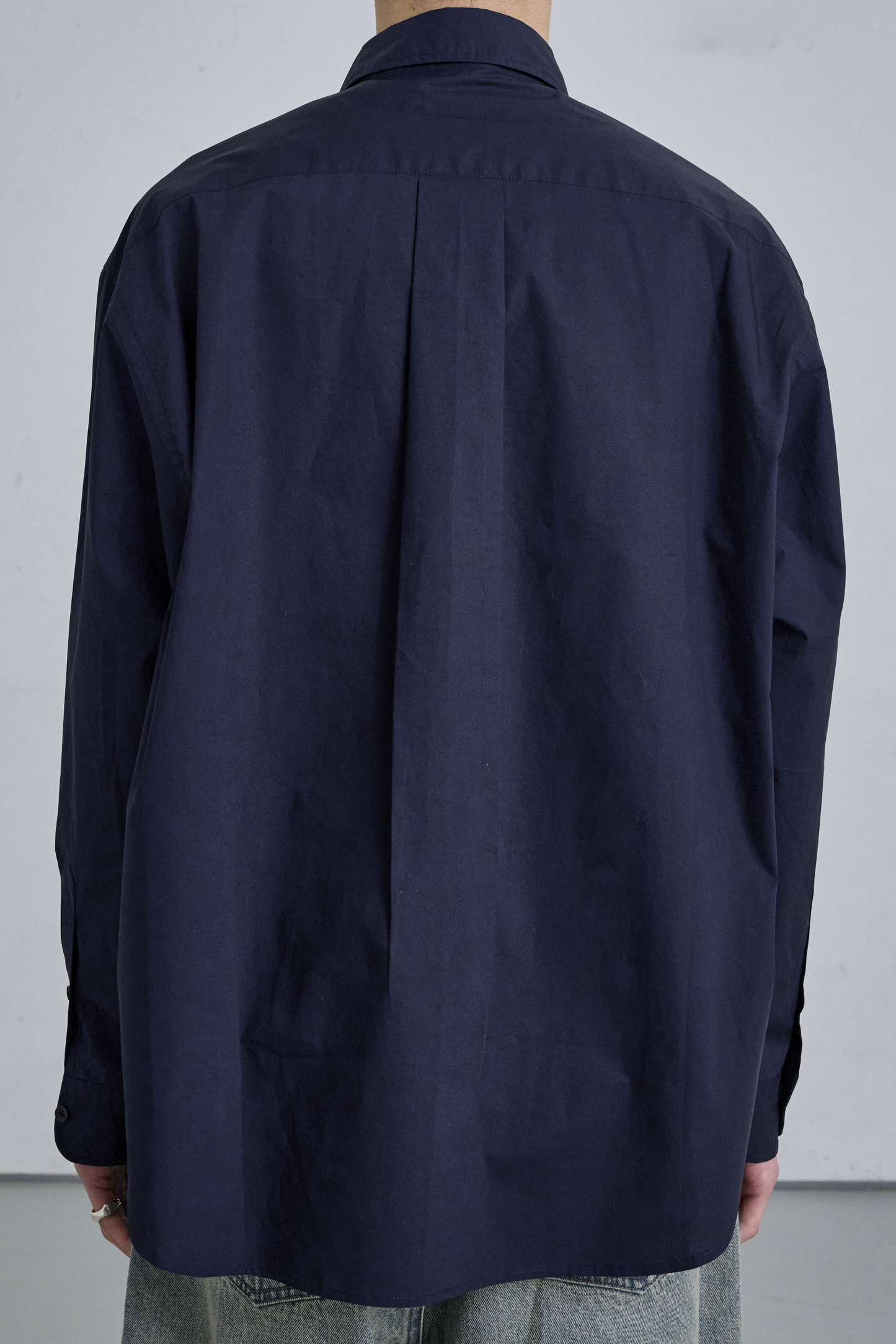BLUE SHIRT / BLACK