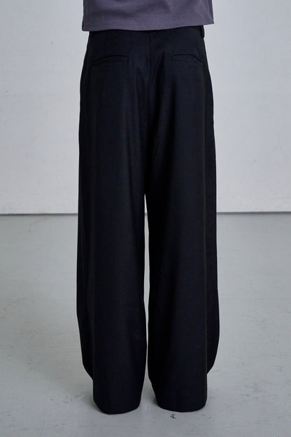 DEEP TUCK SLACKS / BLACK