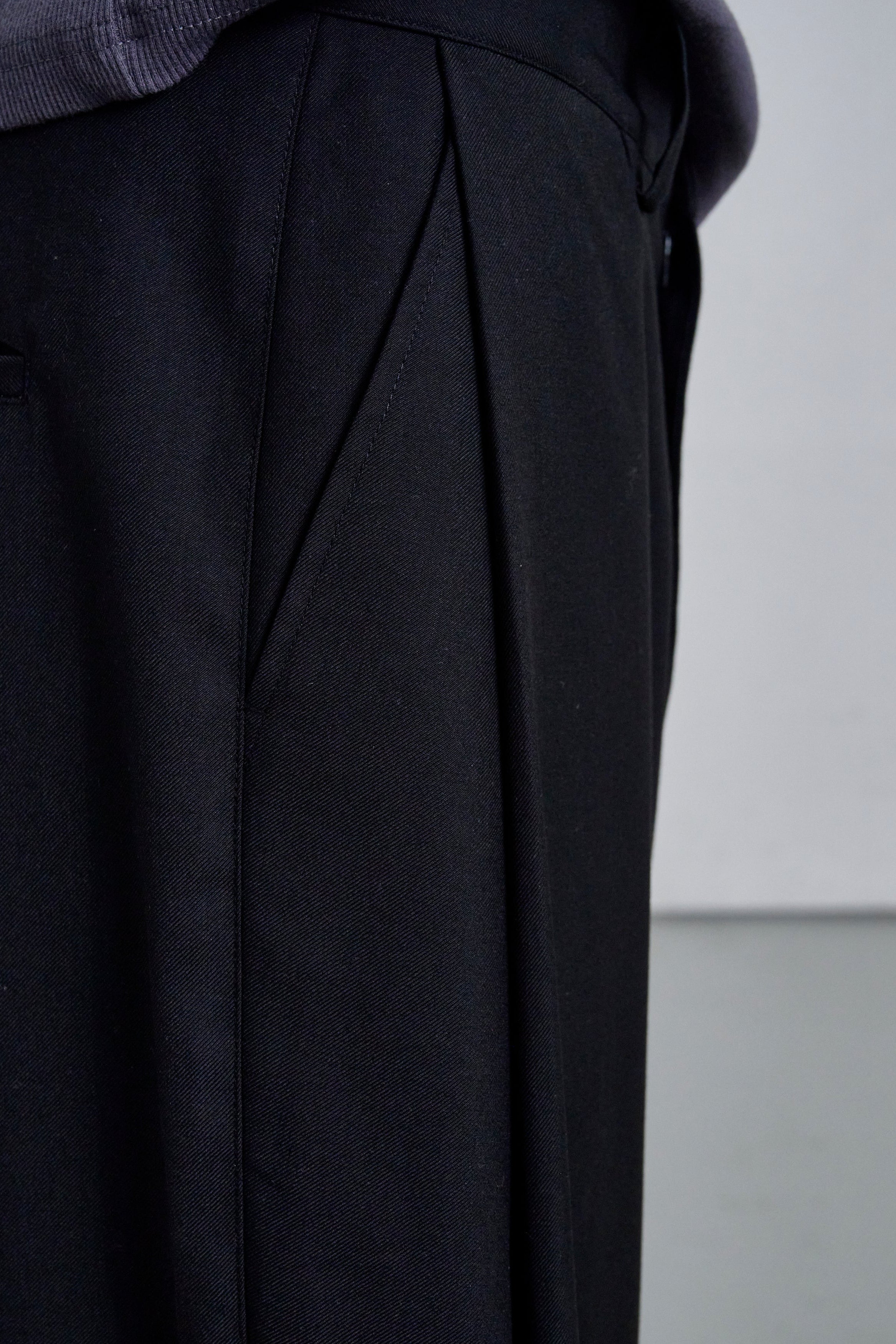 DEEP TUCK SLACKS / BLACK – THE CLE