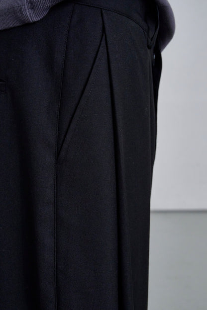 DEEP TUCK SLACKS / BLACK