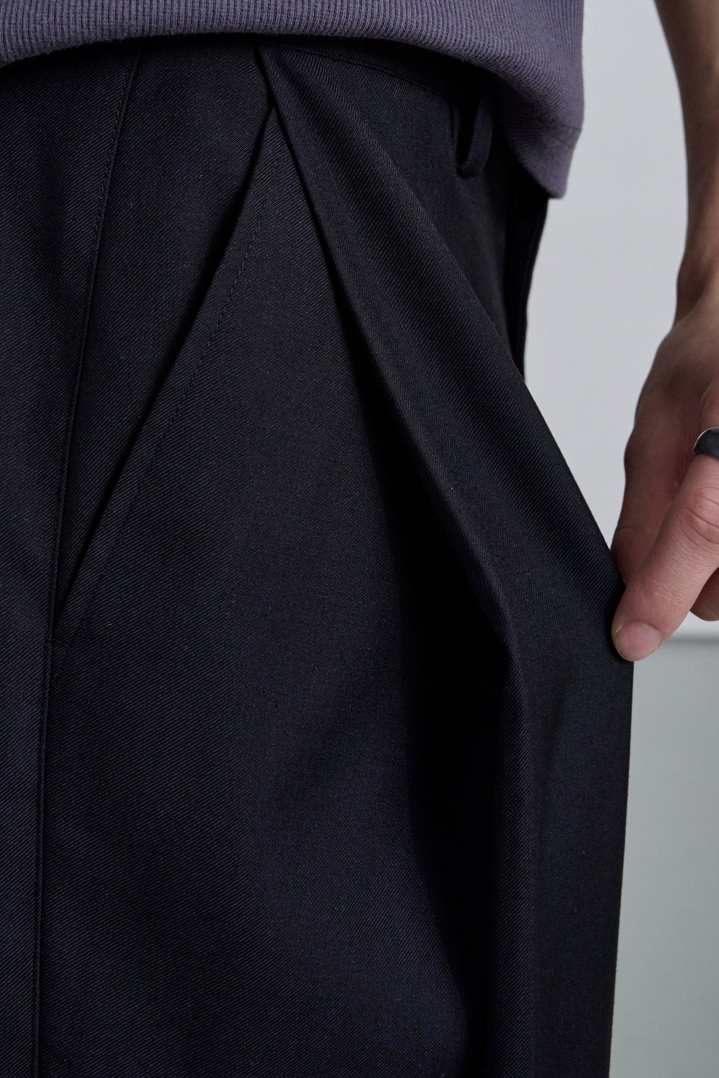 DEEP TUCK SLACKS / BLACK – THE CLE