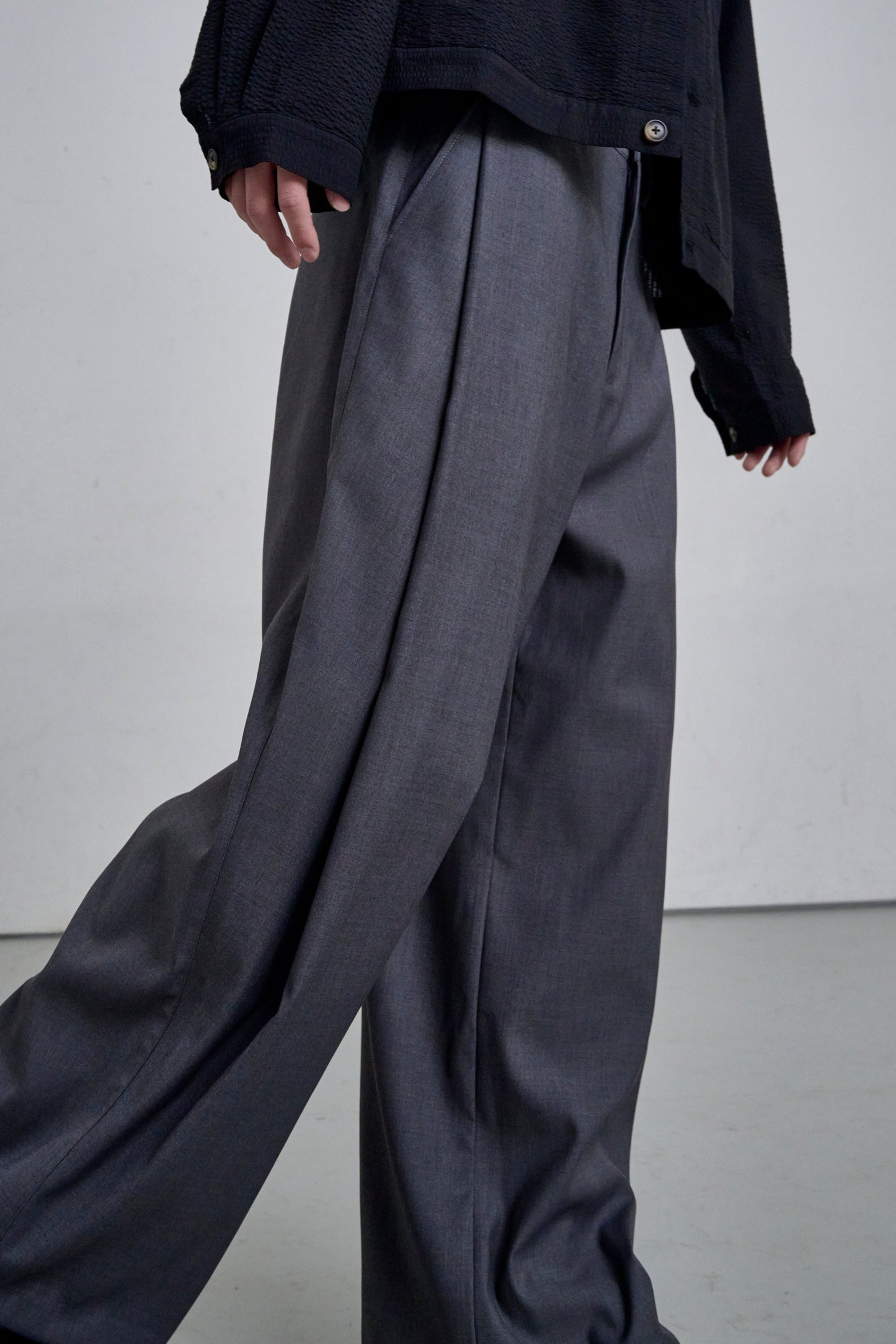 DEEP TUCK SLACKS / GRAY