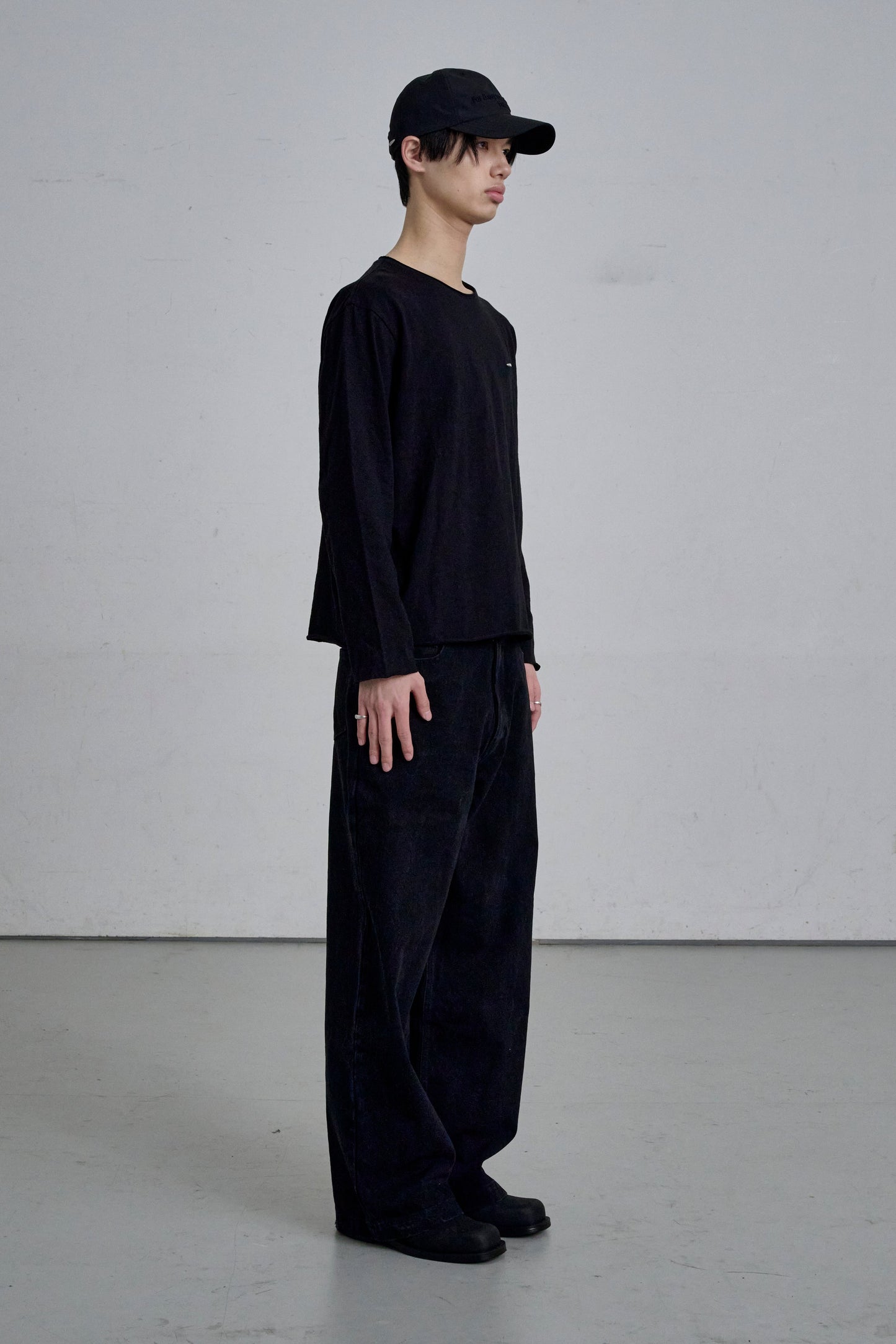 RAW EDGE LONG SLEEVE T-SHIRT / BLACK