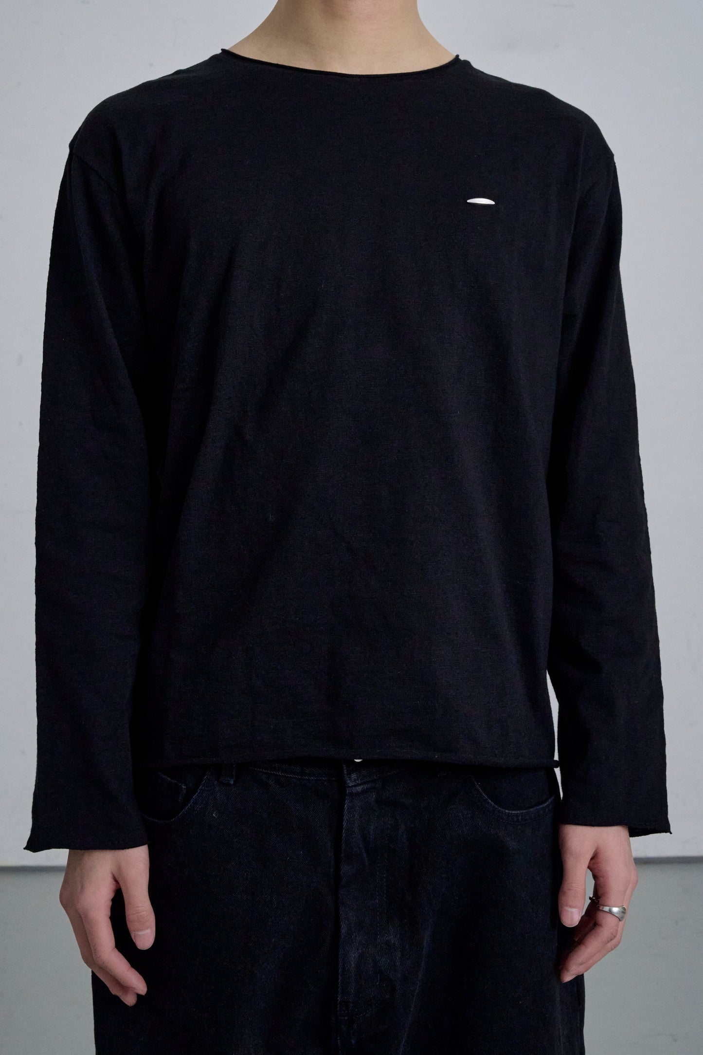 RAW EDGE LONG SLEEVE T-SHIRT / BLACK