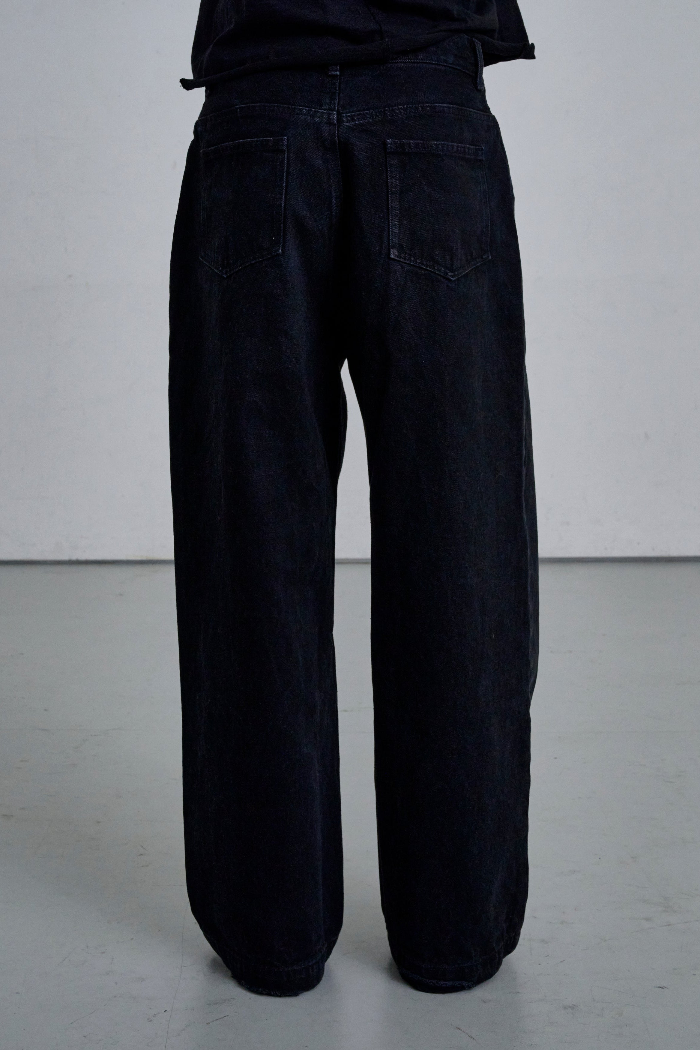 CORE STRAIGHT DENIM / BLACK – THE CLE