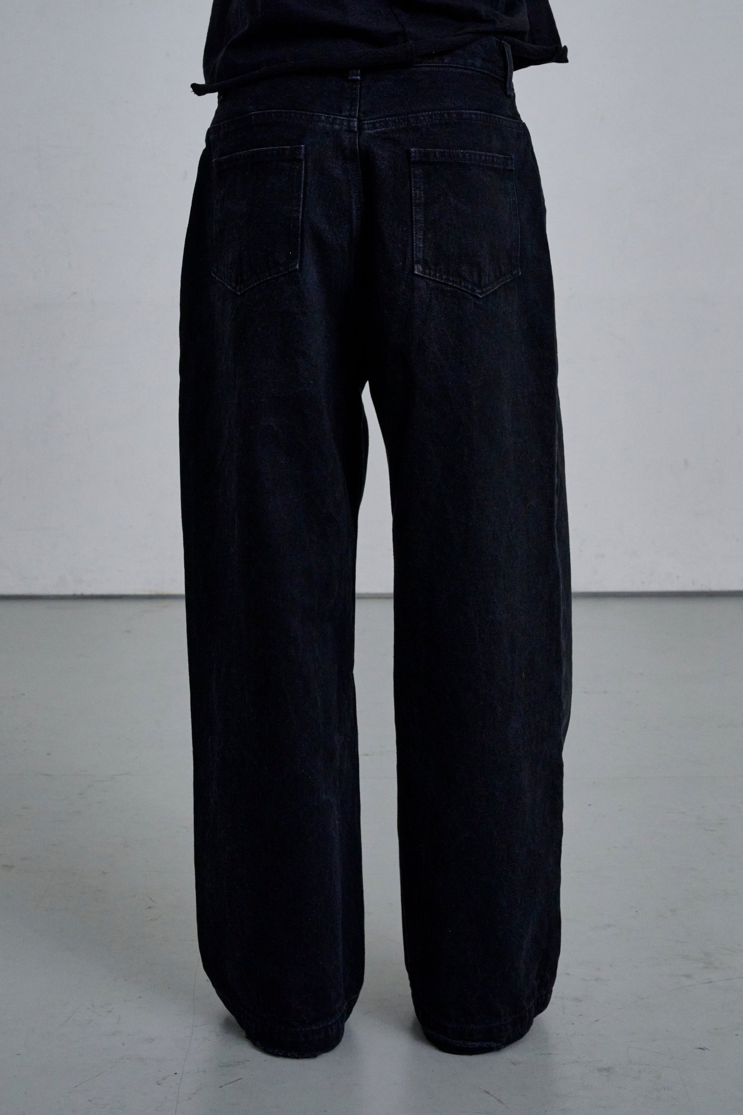 CORE STRAIGHT DENIM / BLACK