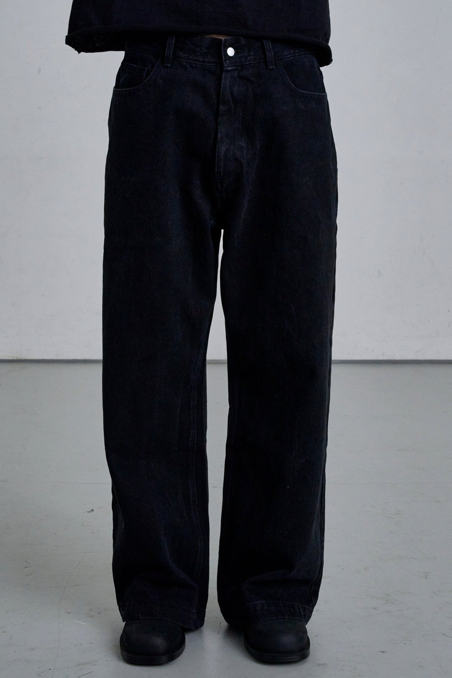 CORE STRAIGHT DENIM / BLACK