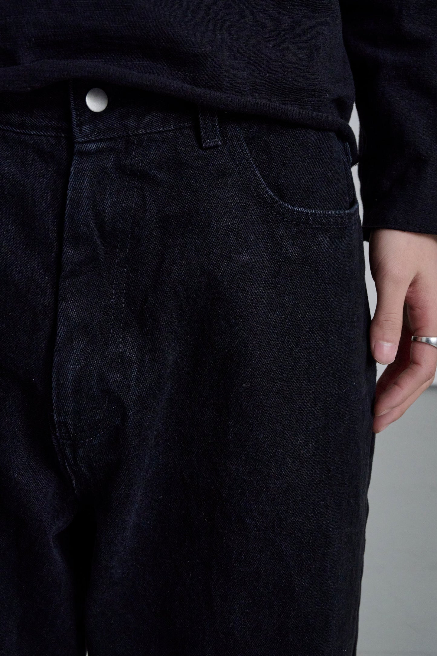 CORE STRAIGHT DENIM / BLACK