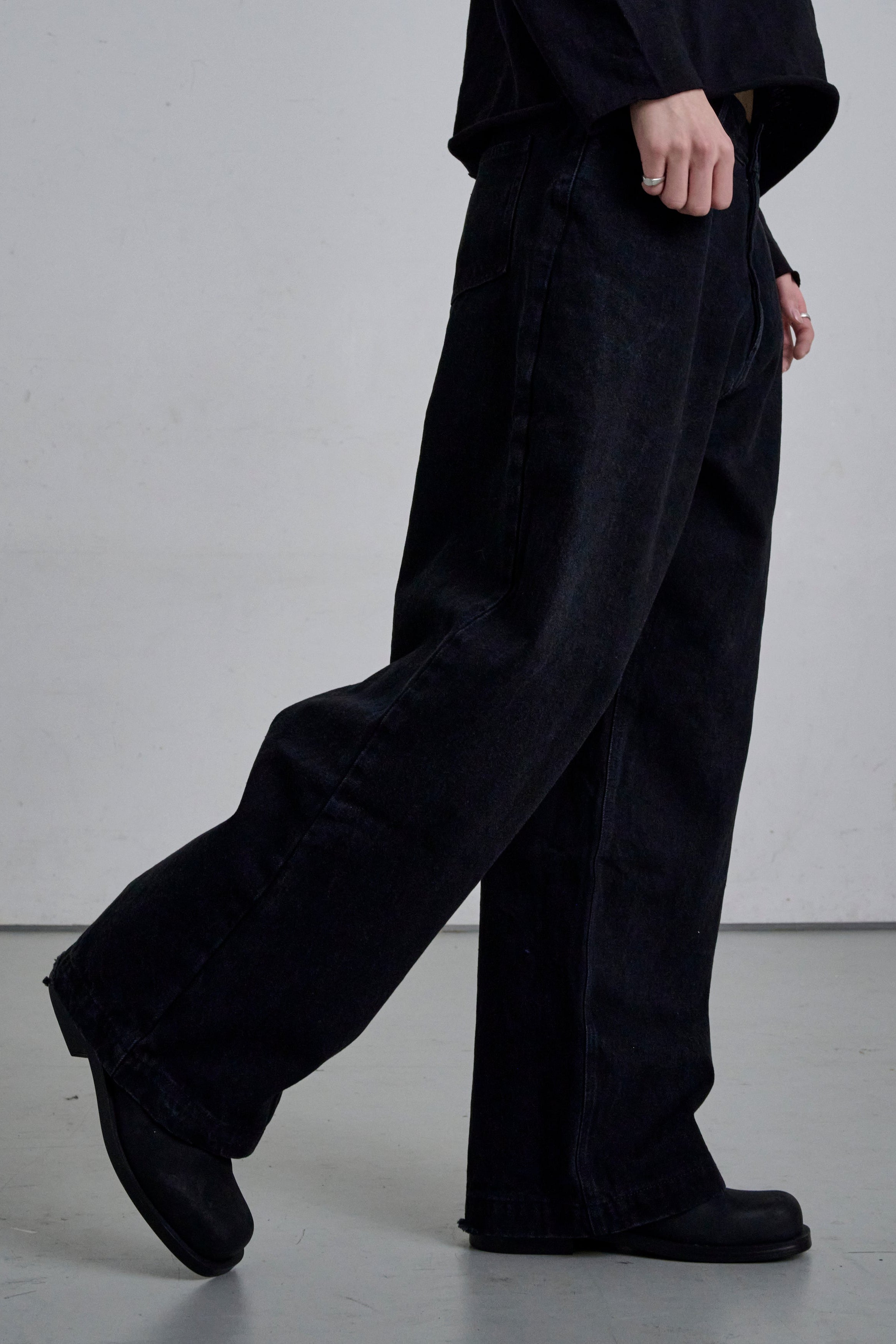 CORE STRAIGHT DENIM / BLACK – THE CLE