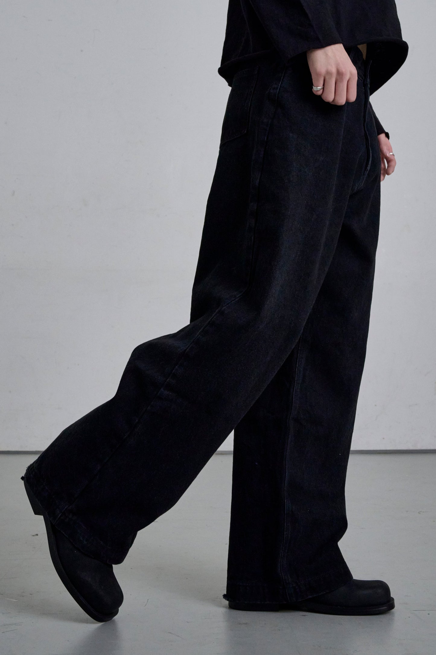 CORE STRAIGHT DENIM / BLACK