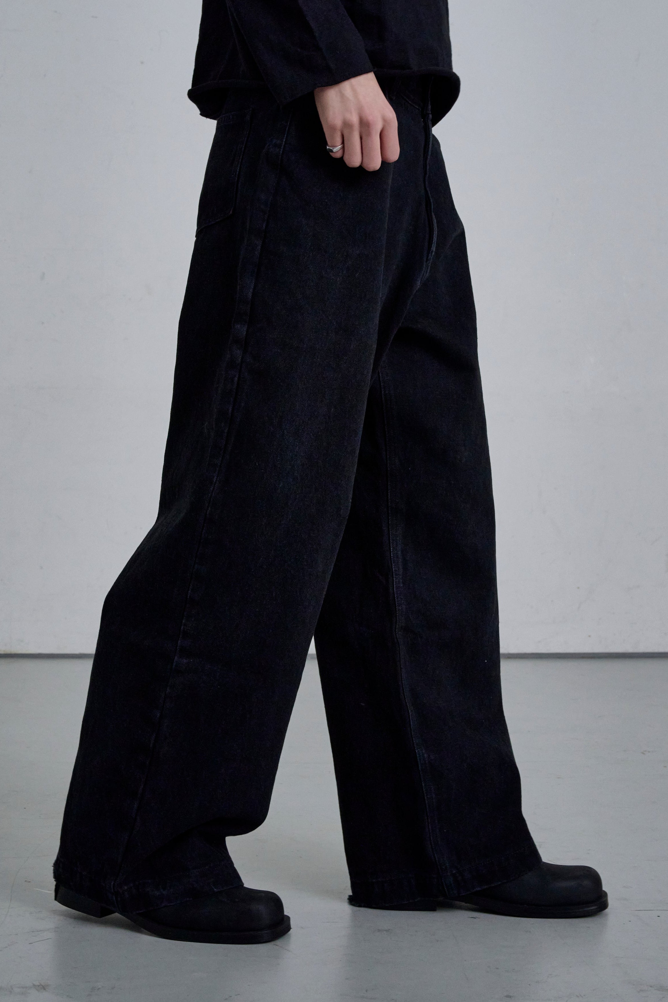 CORE STRAIGHT DENIM / BLACK – THE CLE