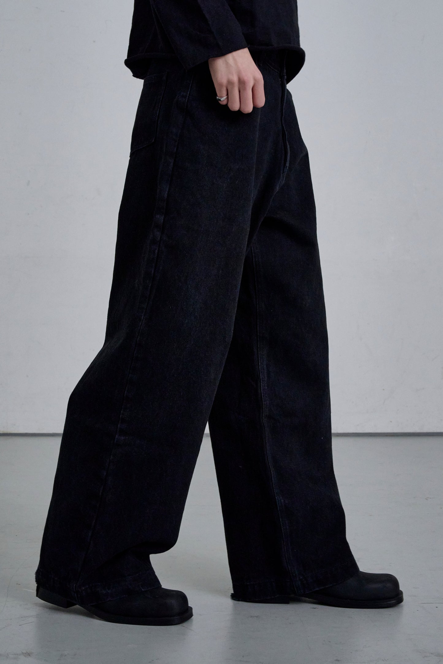 CORE STRAIGHT DENIM / BLACK