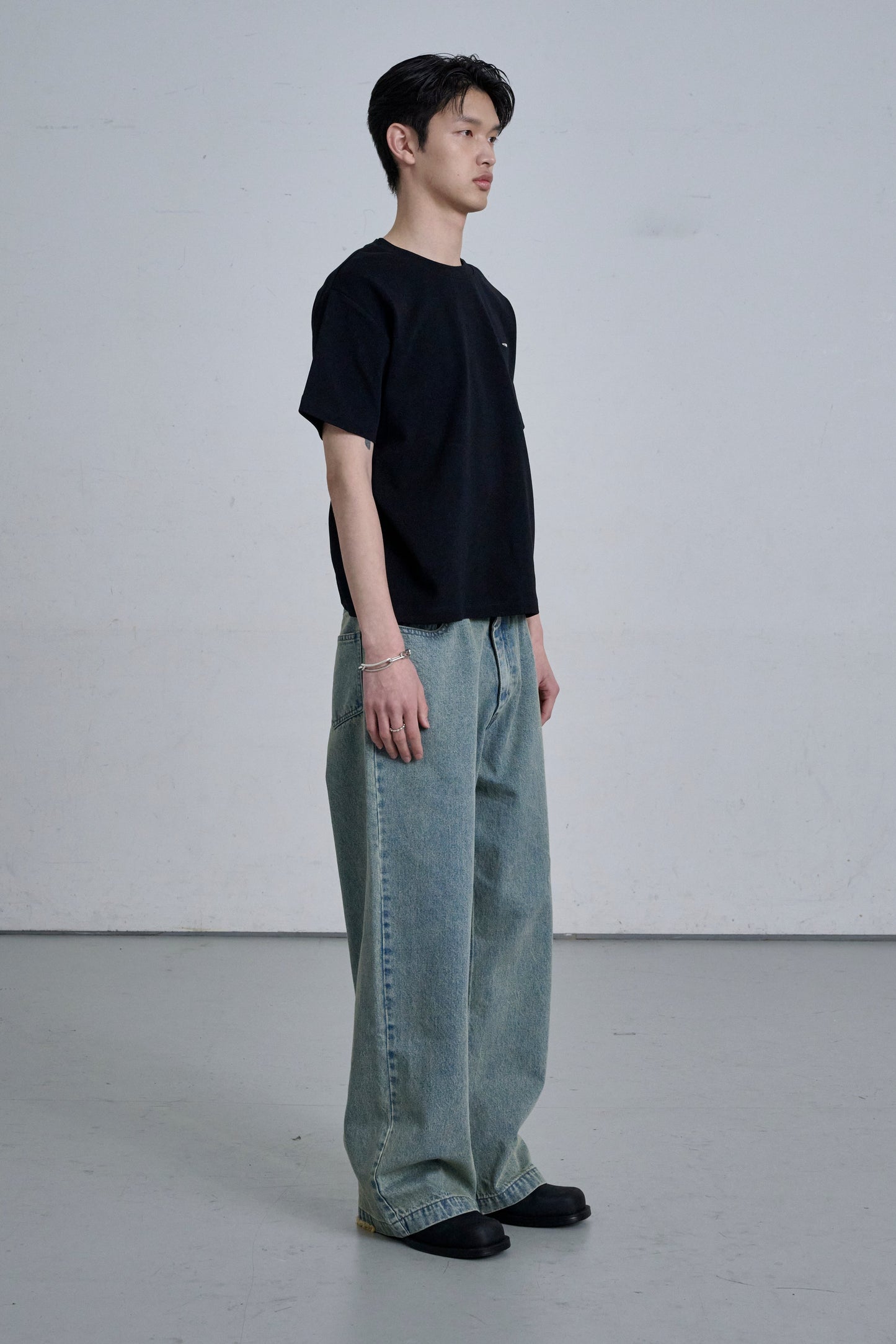 TIGHT T-SHIRTS / BLACK