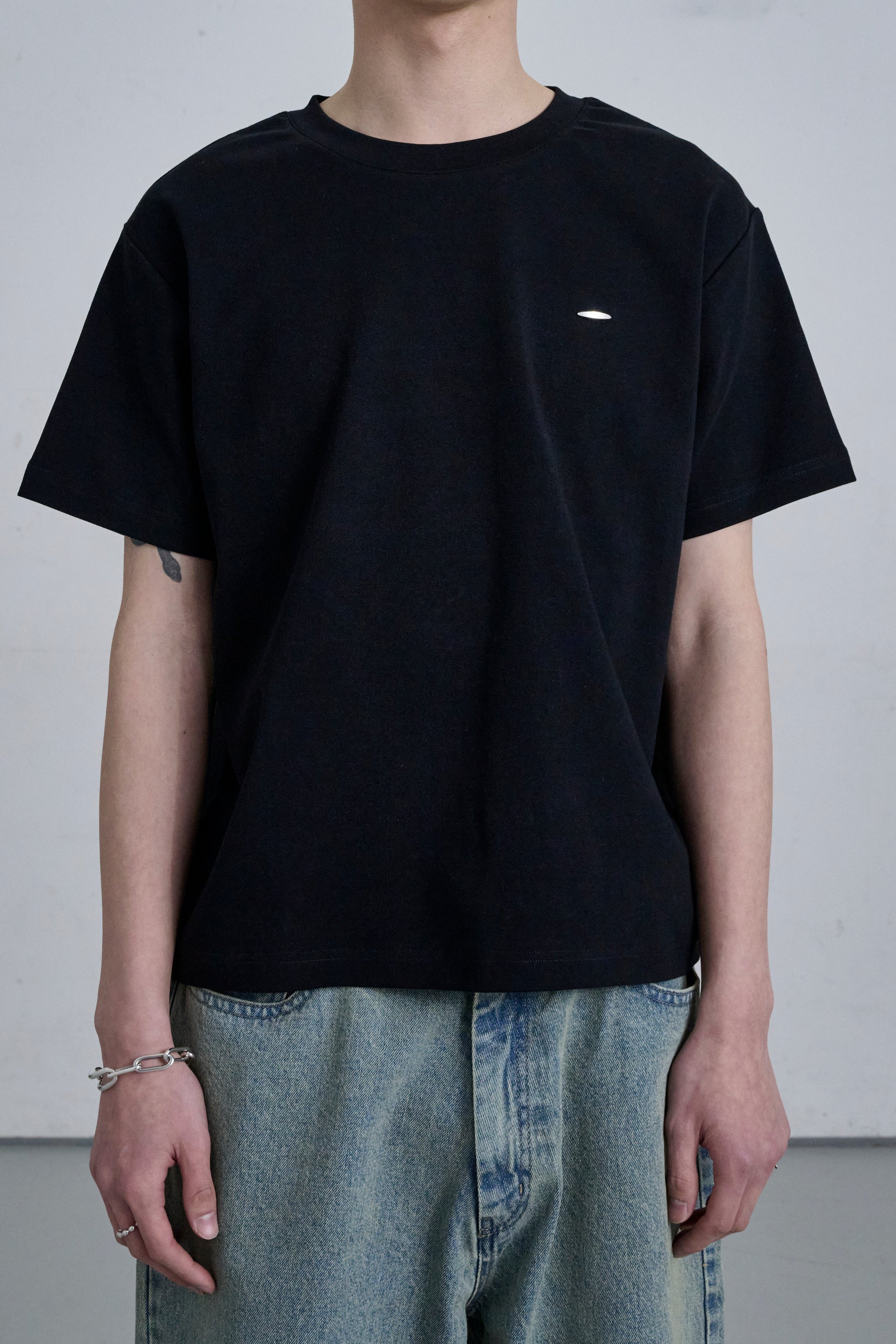 TIGHT T-SHIRTS / BLACK – THE CLE