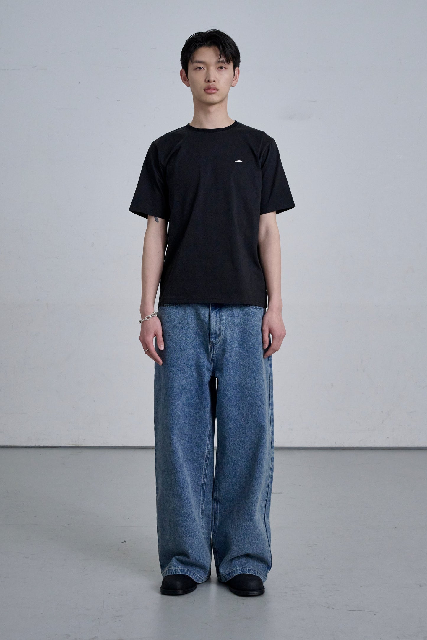LIGHT WEIGHT T-SHIRT / BLACK