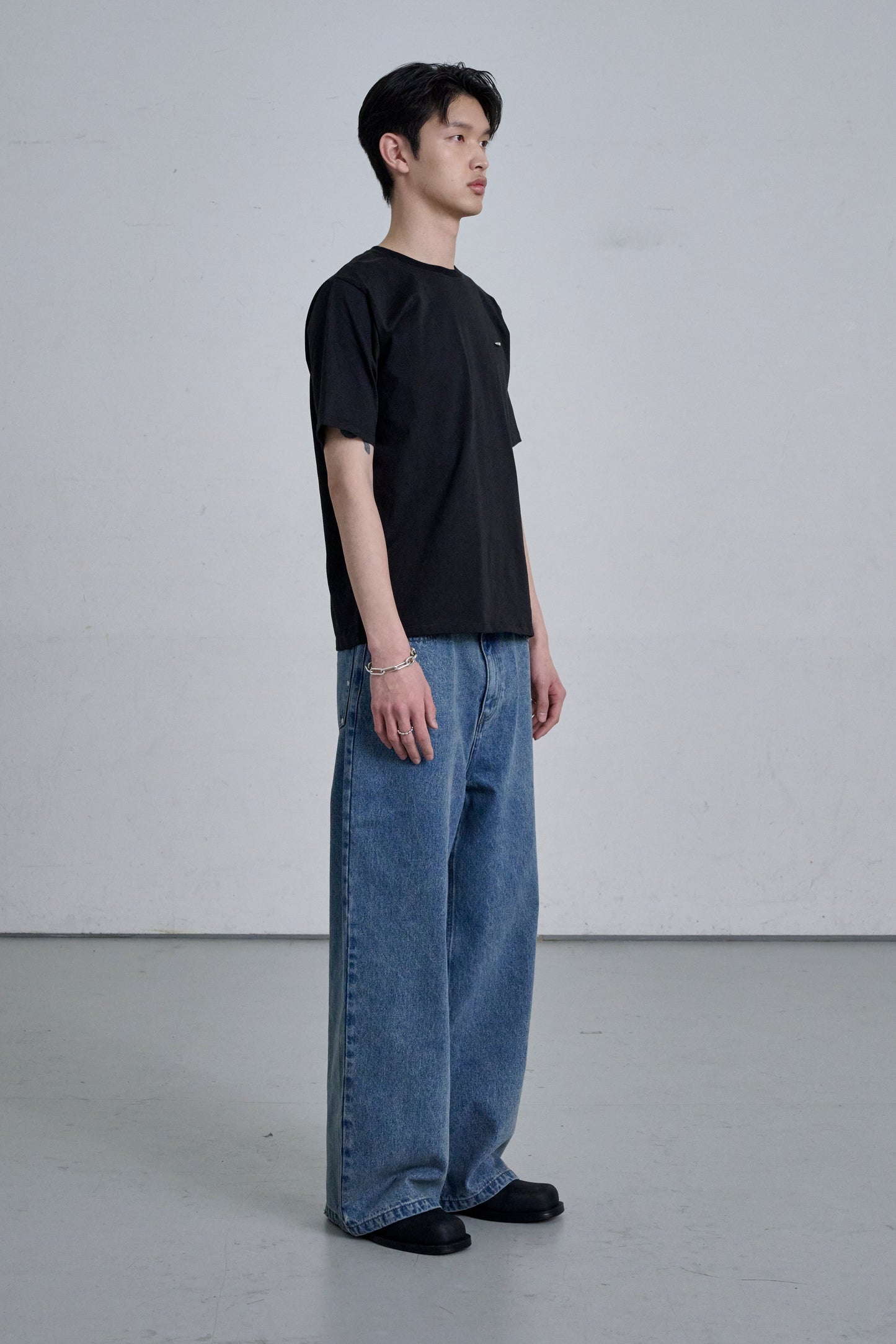 LIGHT WEIGHT T-SHIRT / BLACK