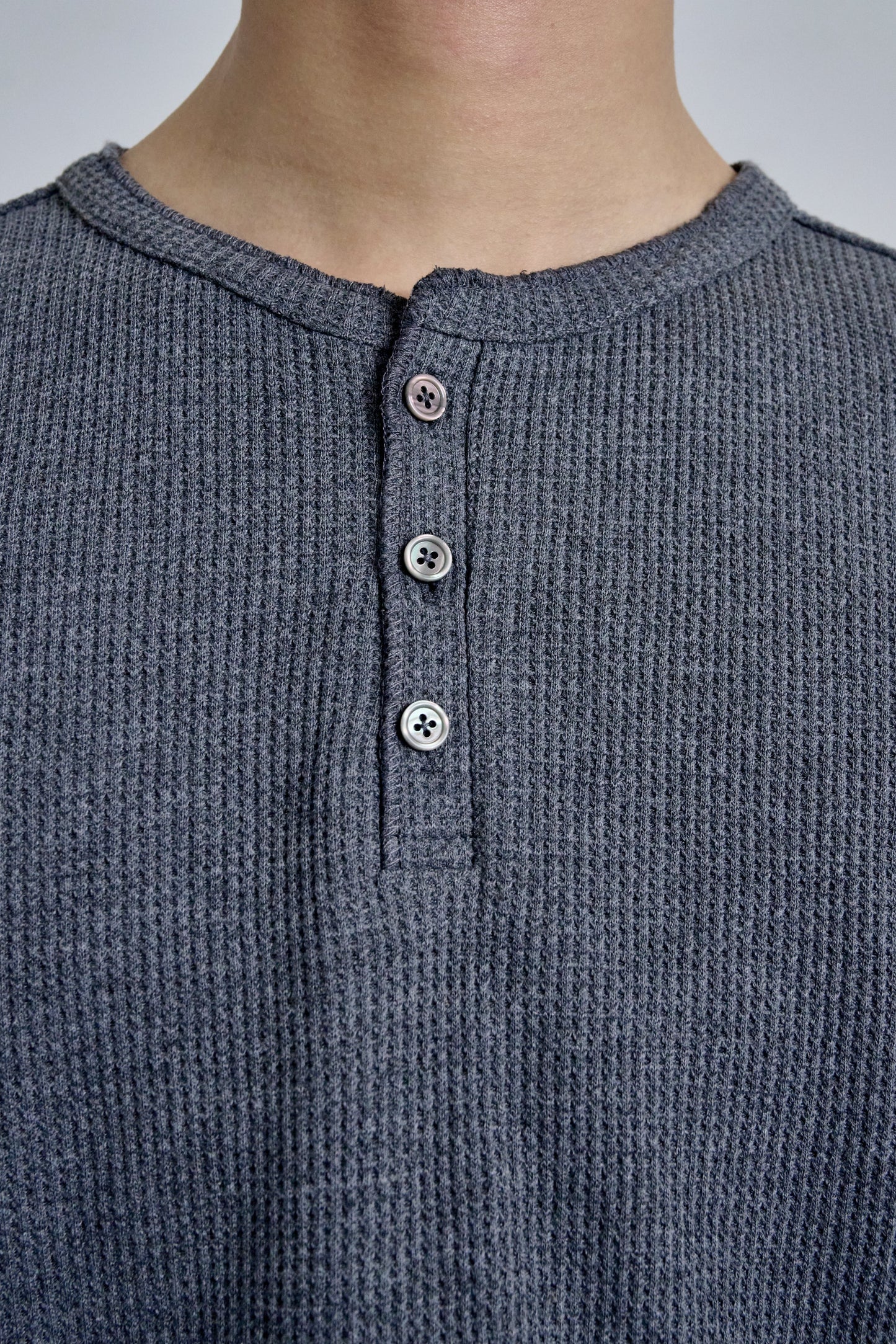 HENLEY NECK POLO SHIRT / GRAY