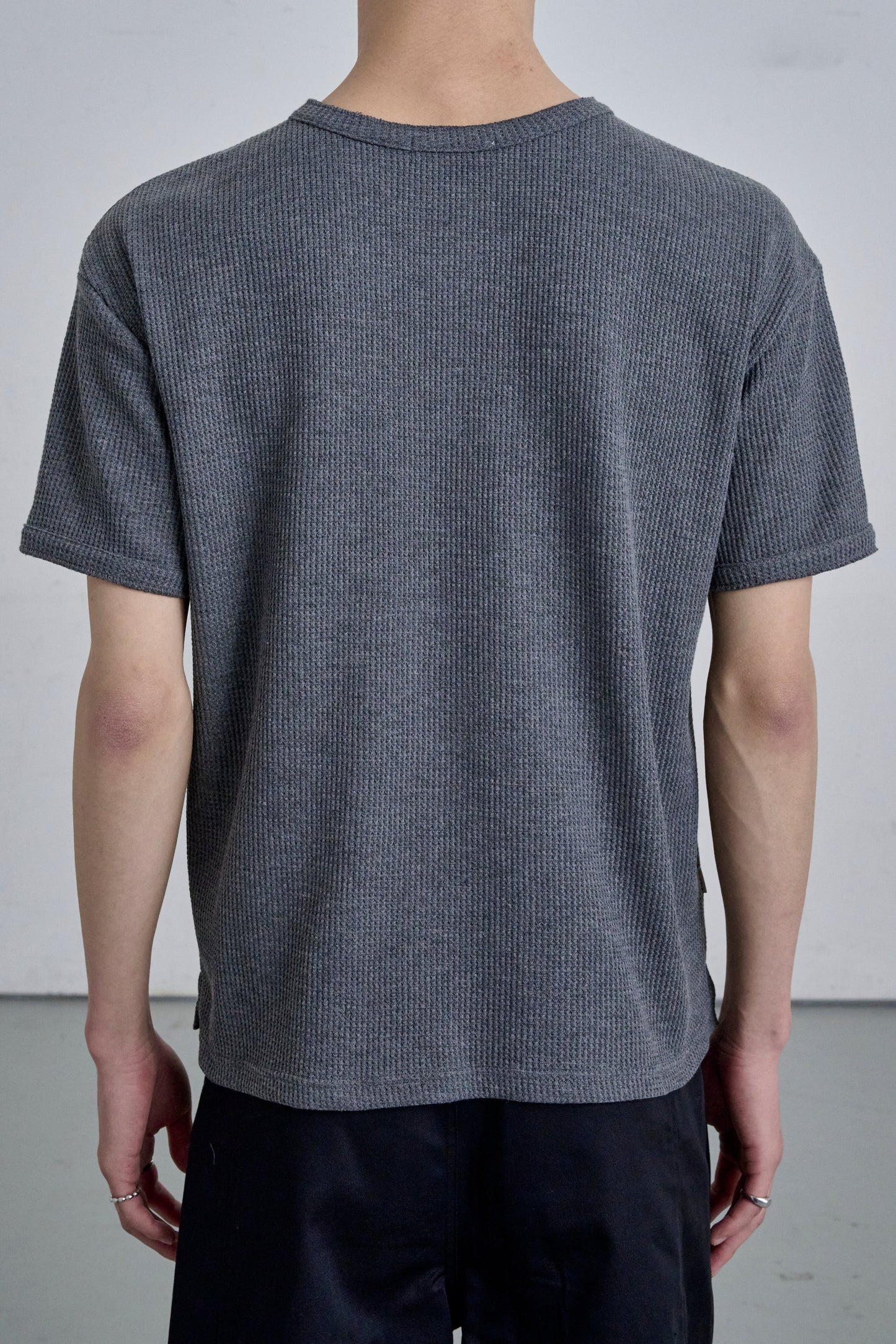 HENLEY NECK POLO SHIRT / GRAY