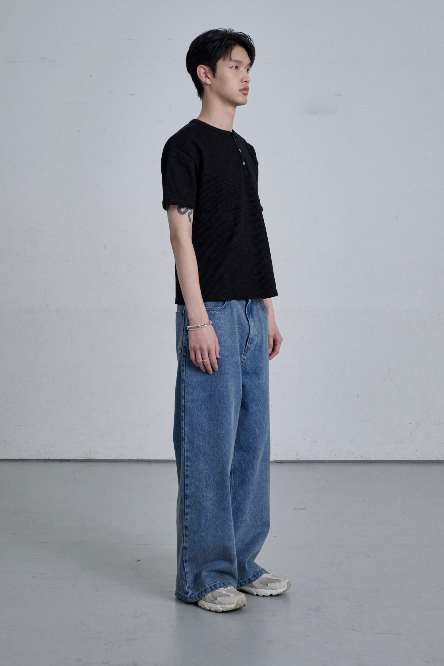 HENLEY NECK POLO SHIRT / BLACK
