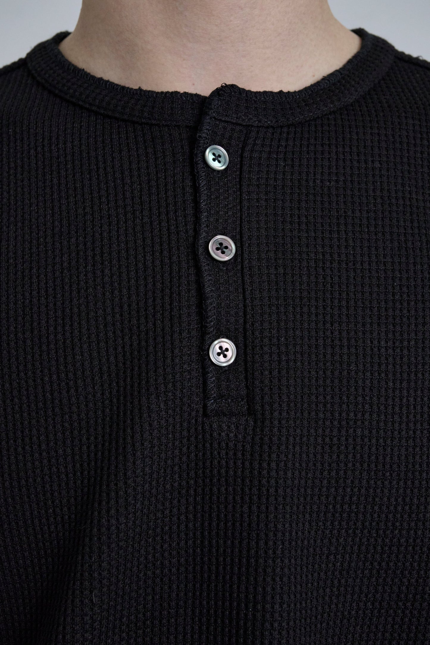 HENLEY NECK POLO SHIRT / BLACK