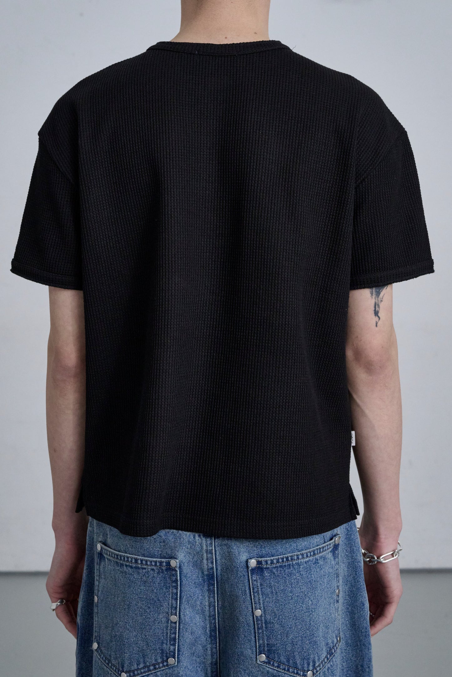 HENLEY NECK POLO SHIRT / BLACK