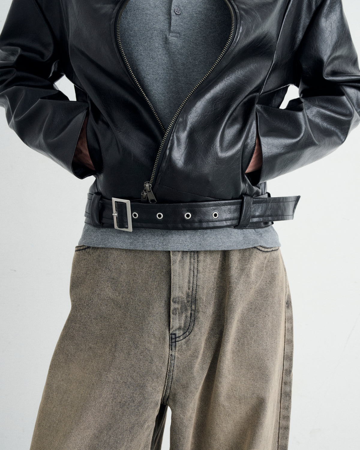 CORE STRAIGHT DENIM / BROWN