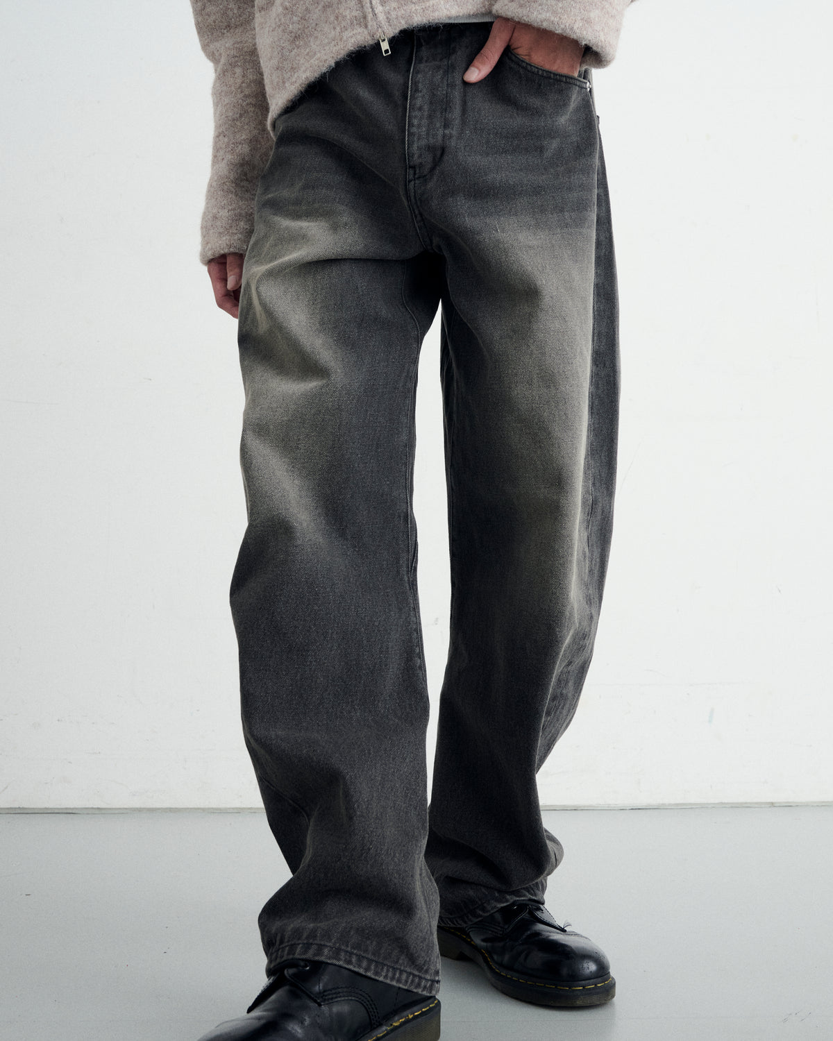 BARREL DENIM / BLACK