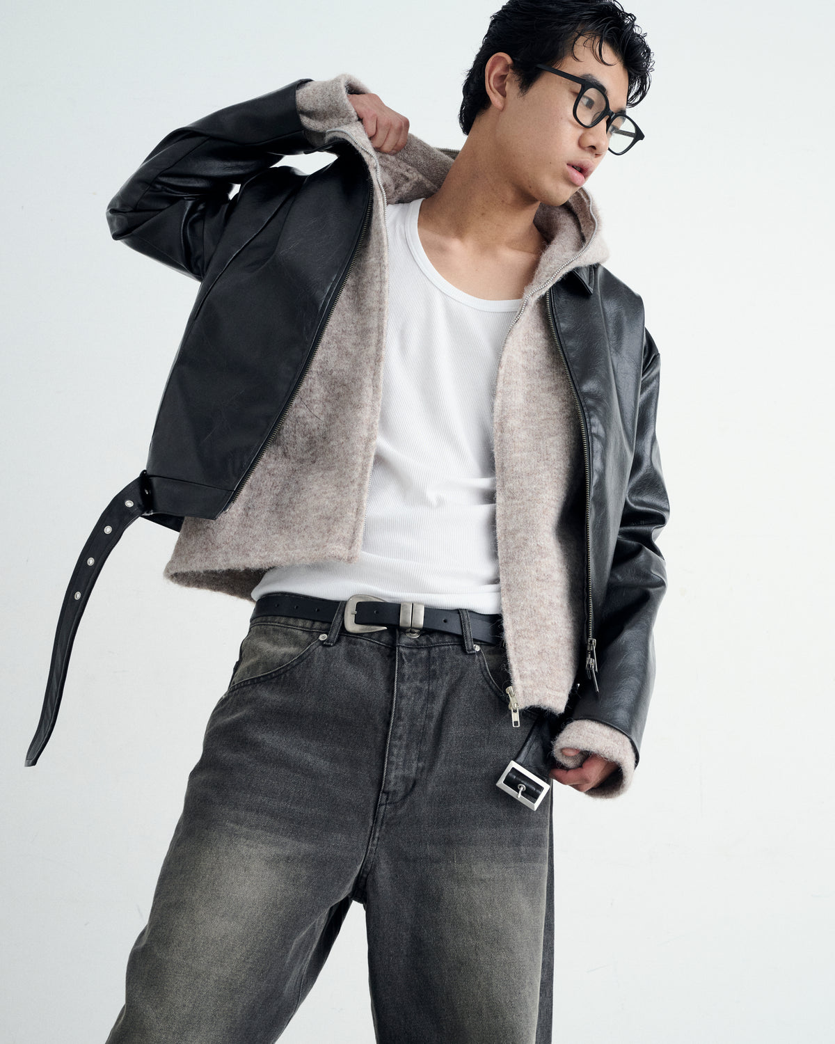 BELTED CROPPED LEATHER JACKET / BLACK