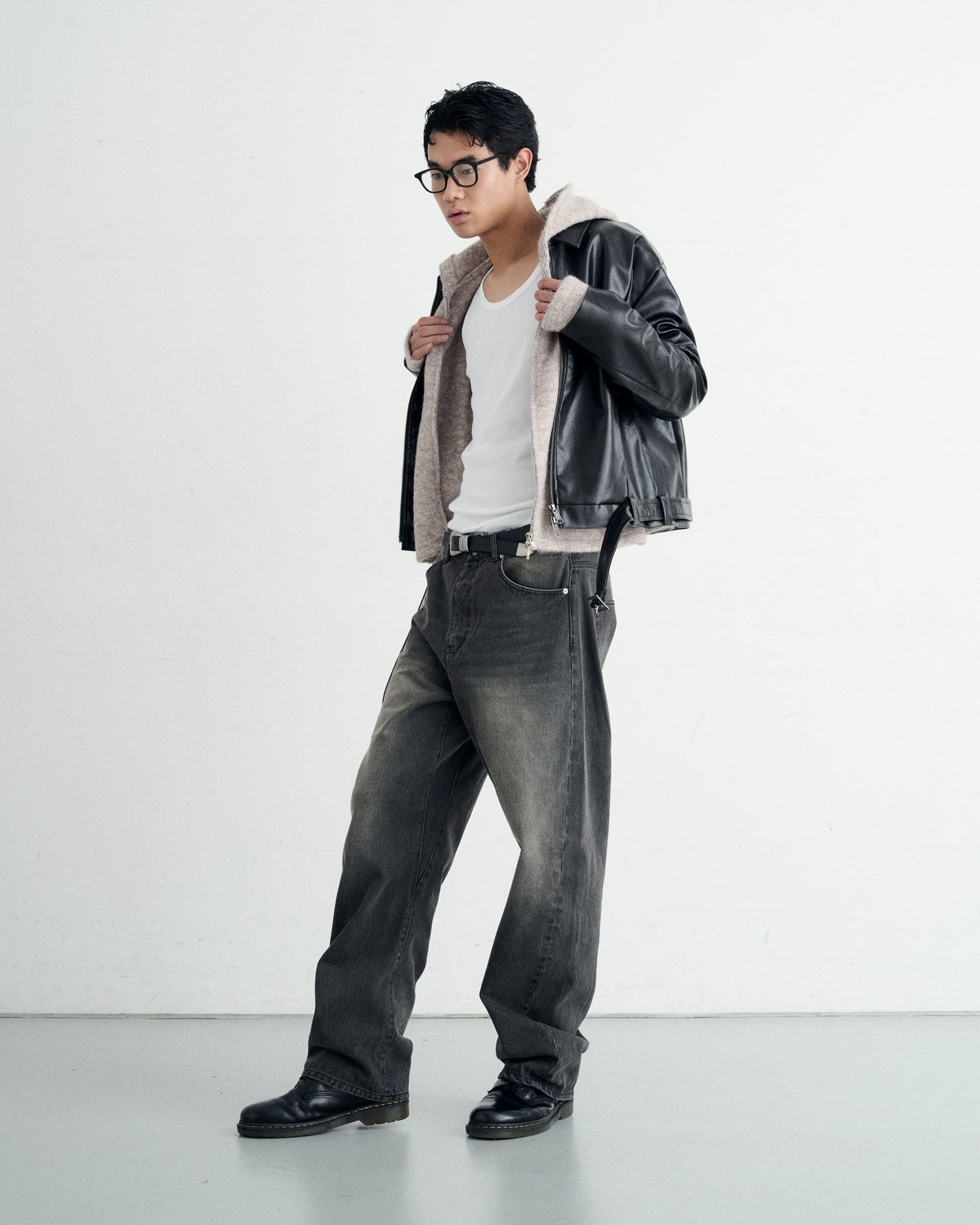 BELTED CROPPED LEATHER JACKET / BLACK