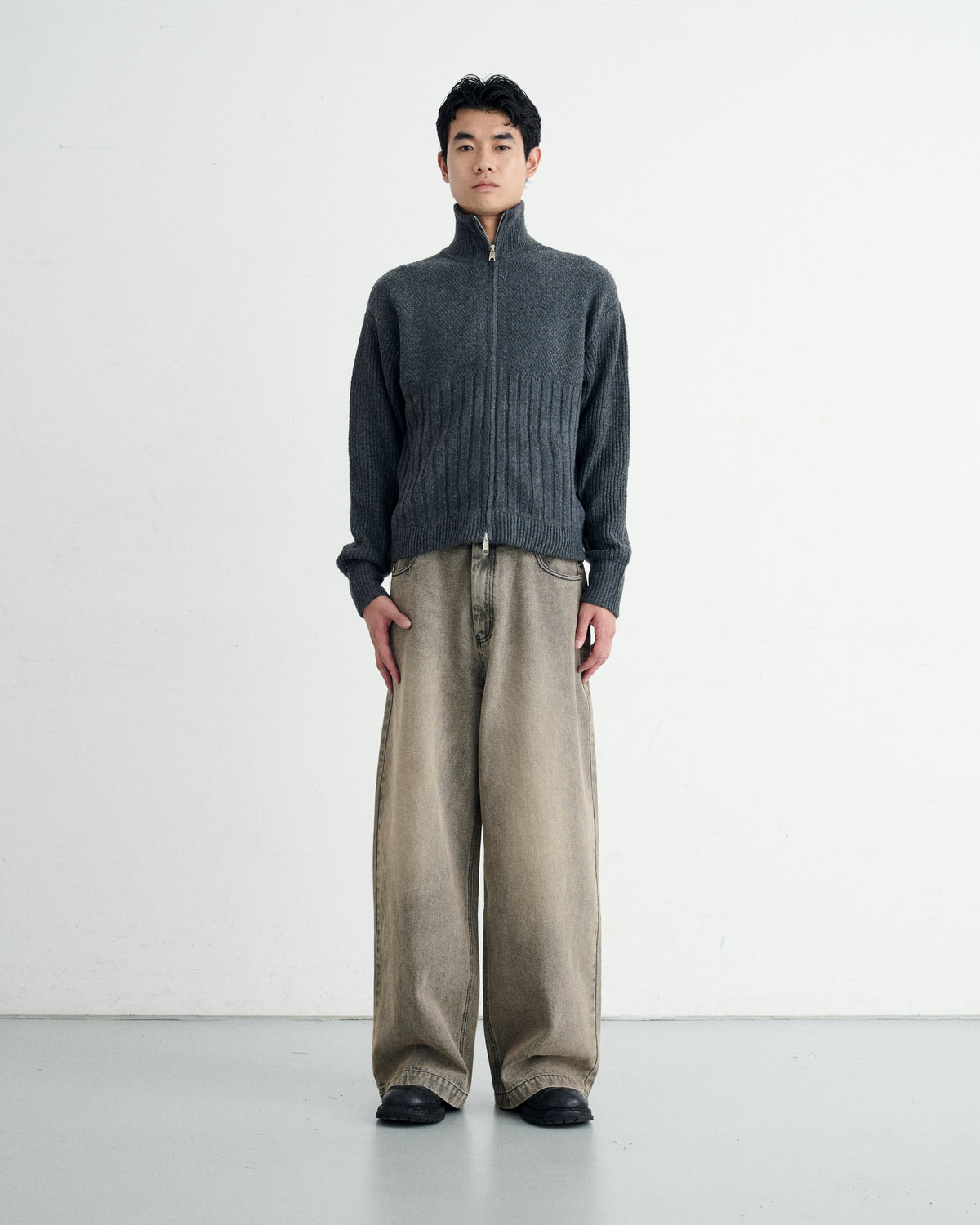 CORE STRAIGHT DENIM / BROWN
