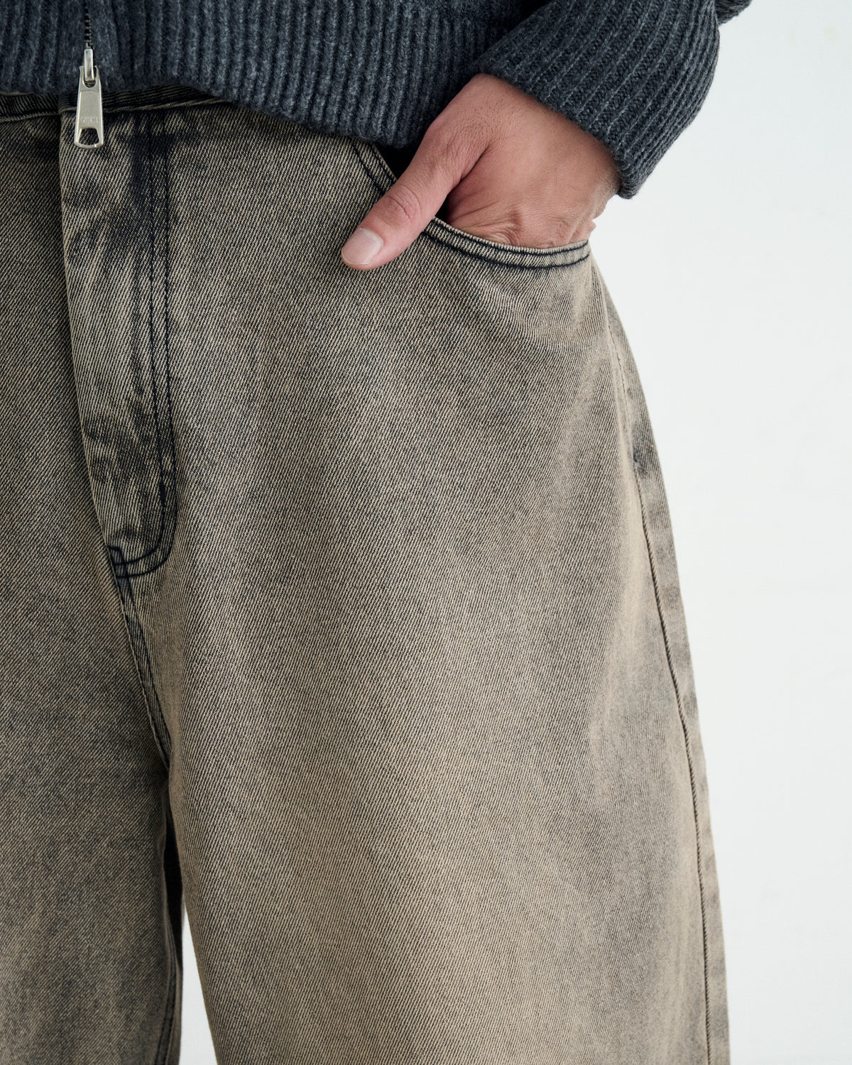 CORE STRAIGHT DENIM / BROWN